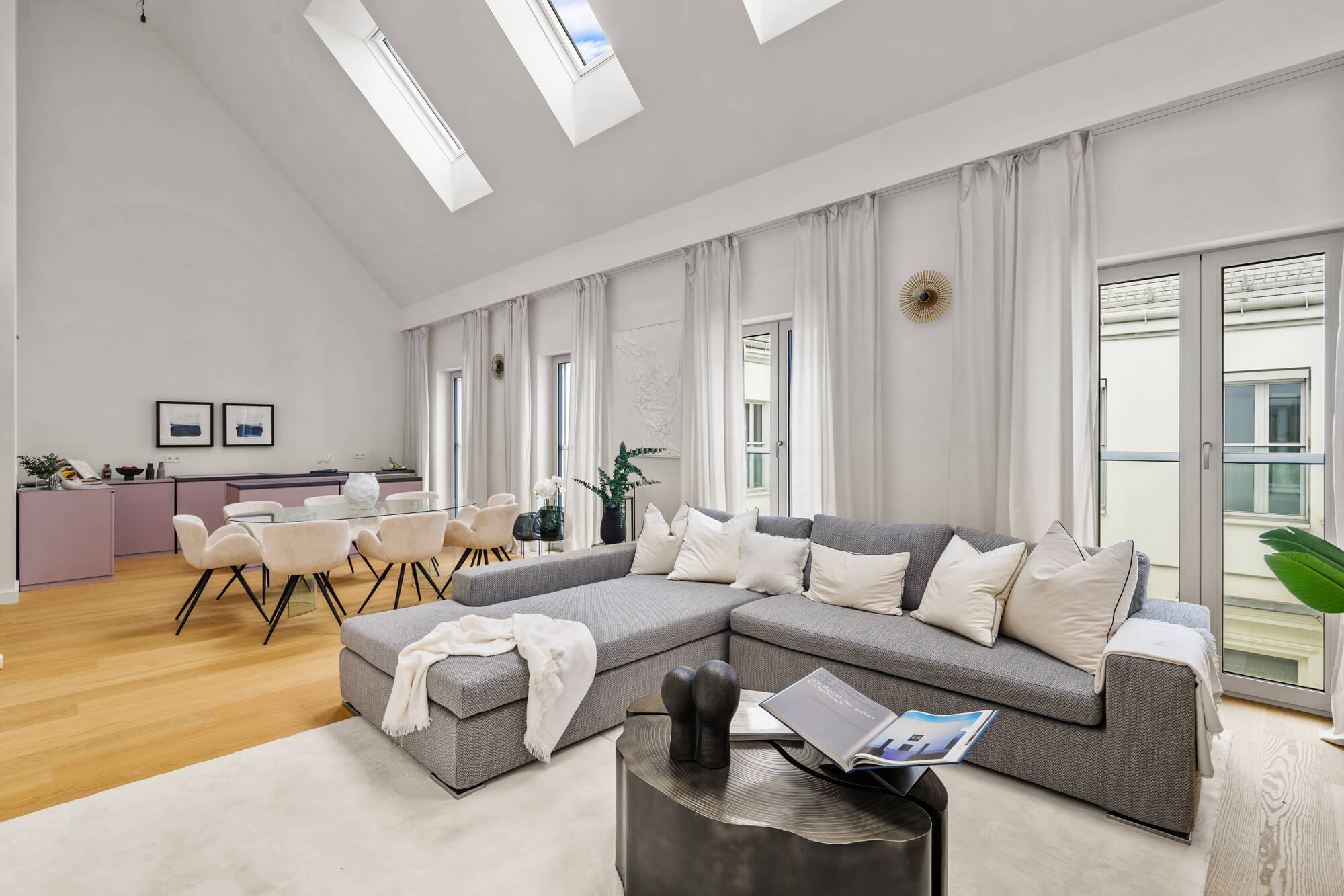 Modern condominium in stylish old building in prime city centre location