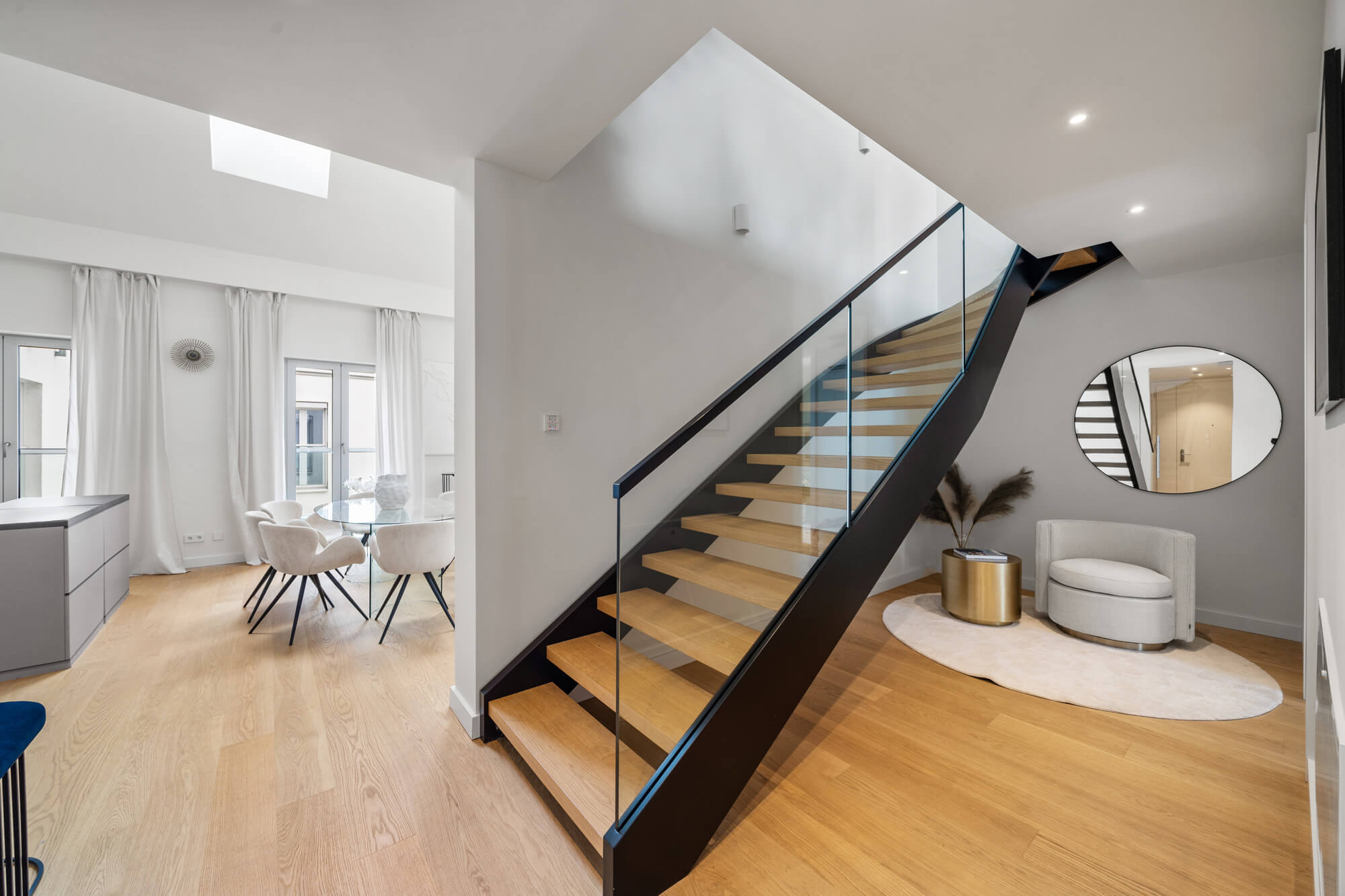 Modern condominium in stylish old building in prime city centre location