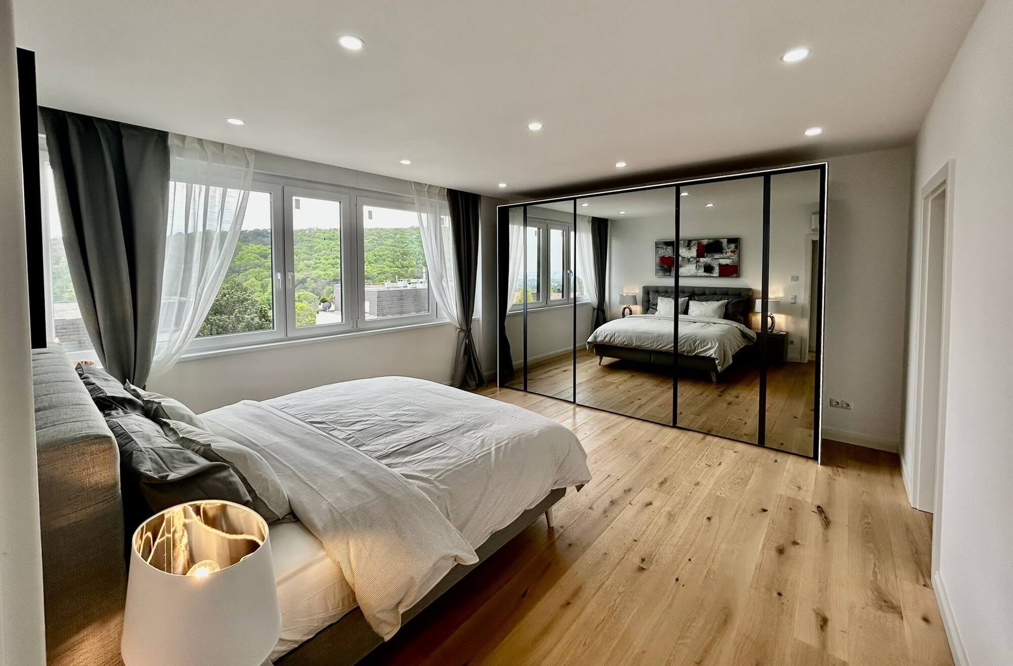 Green, quiet location with views over Vienna