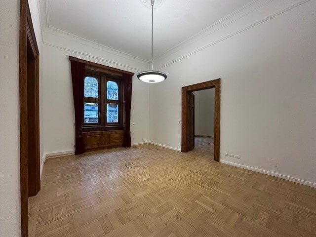 Modern office in the historic Vienna Stock Exchange