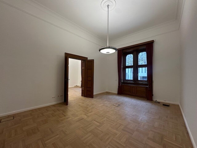 Modern office in the historic Vienna Stock Exchange