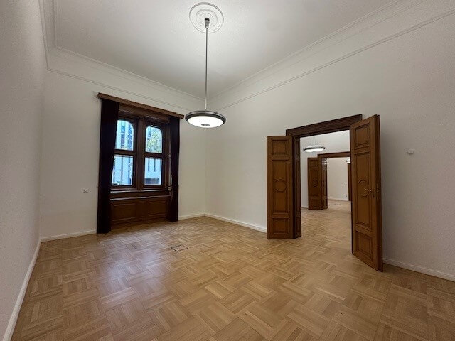 Modern office in the historic Vienna Stock Exchange