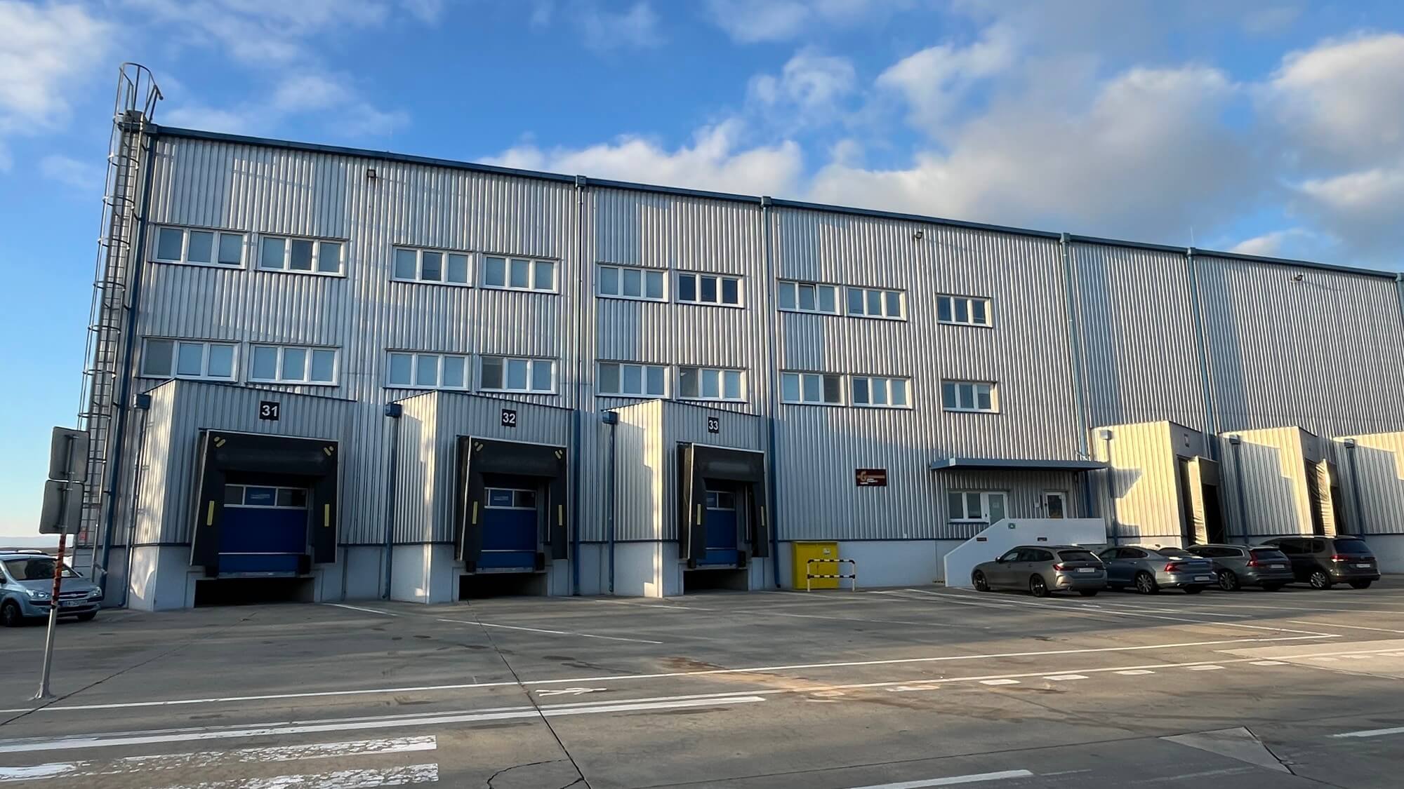 Slowakei - Senec: perfekt gelegene Logistikhalle - provisionsfreie Vermietung