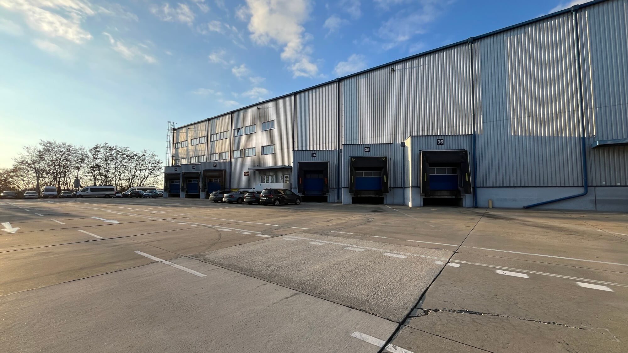 Slowakei - Senec: perfekt gelegene Logistikhalle - provisionsfreie Vermietung