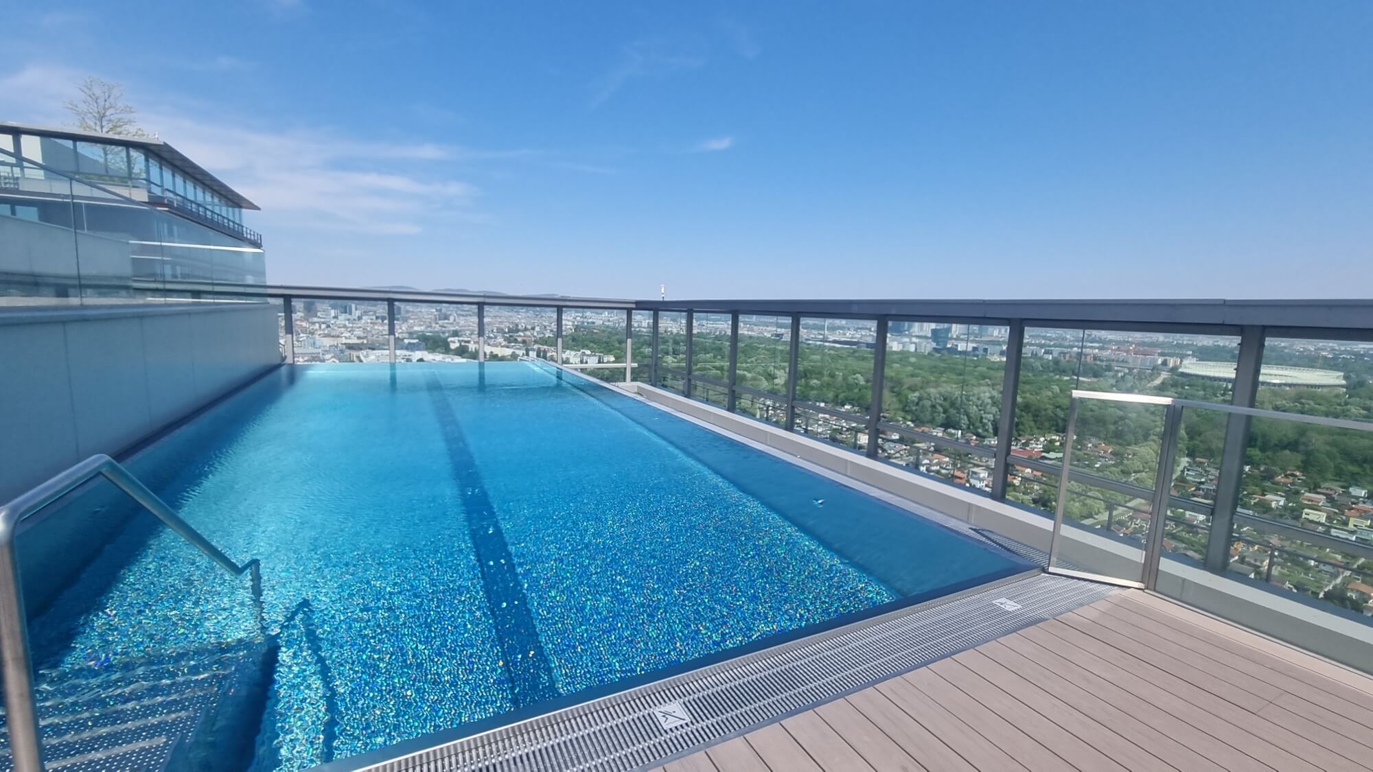 26. Stock - TrIIIple -  komplett möbliert, inklusive Garagenplatz  - zur Miete