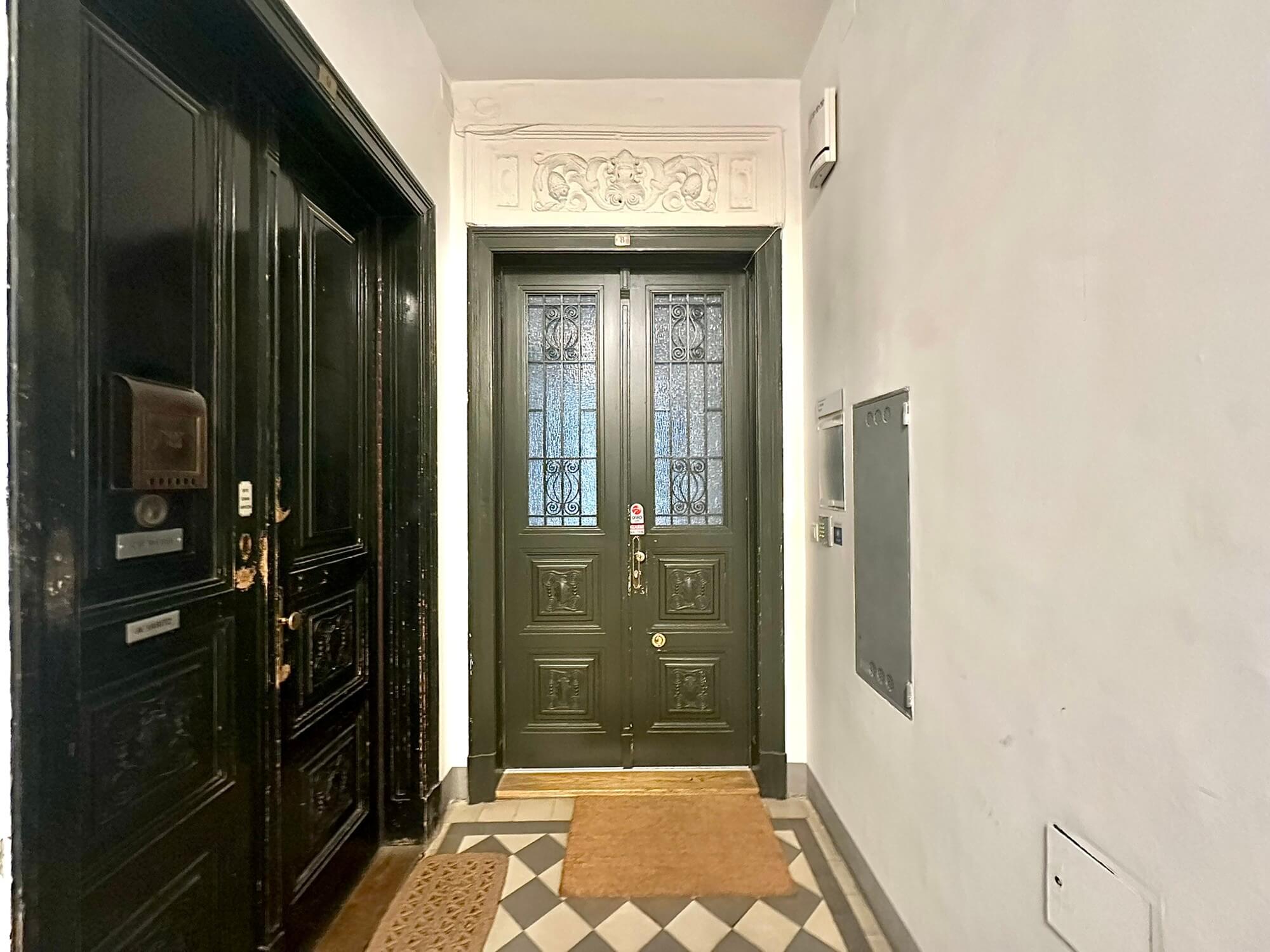 Light-flooded office in old building near Mariahilfer Straße