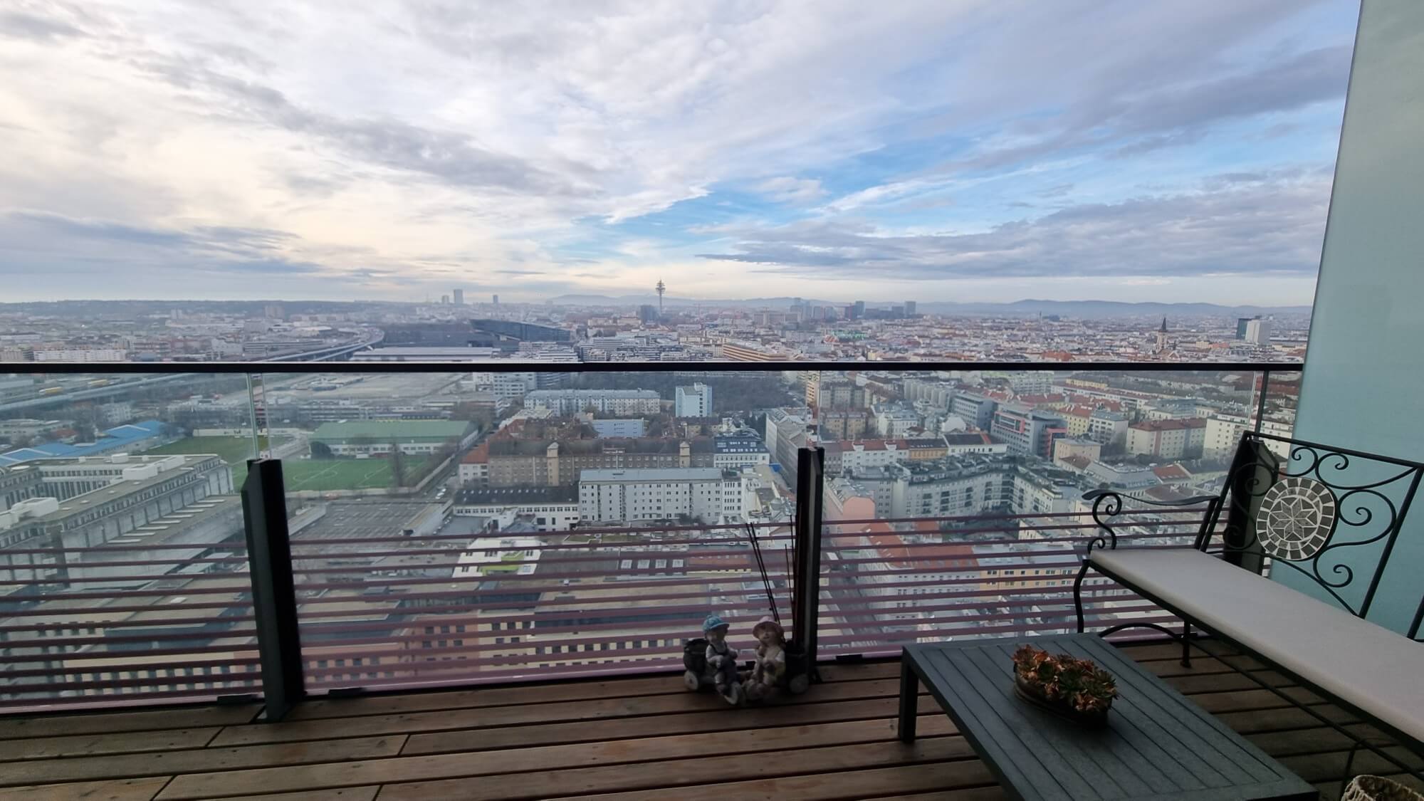 26. Stock - TrIIIple -  komplett möbliert, inklusive Garagenplatz  - zur Miete