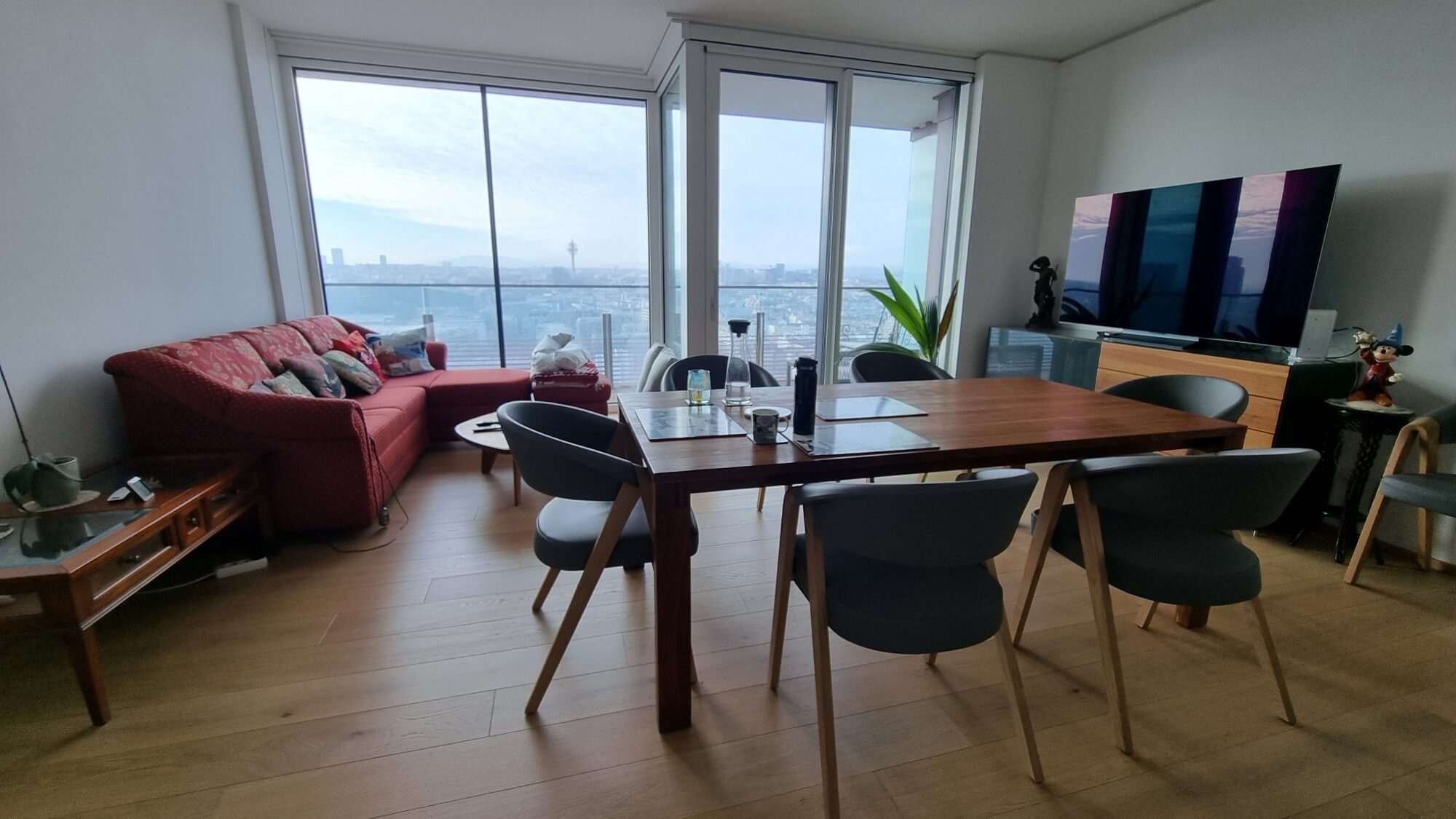 26. Stock - TrIIIple -  komplett möbliert, inklusive Garagenplatz  - zur Miete