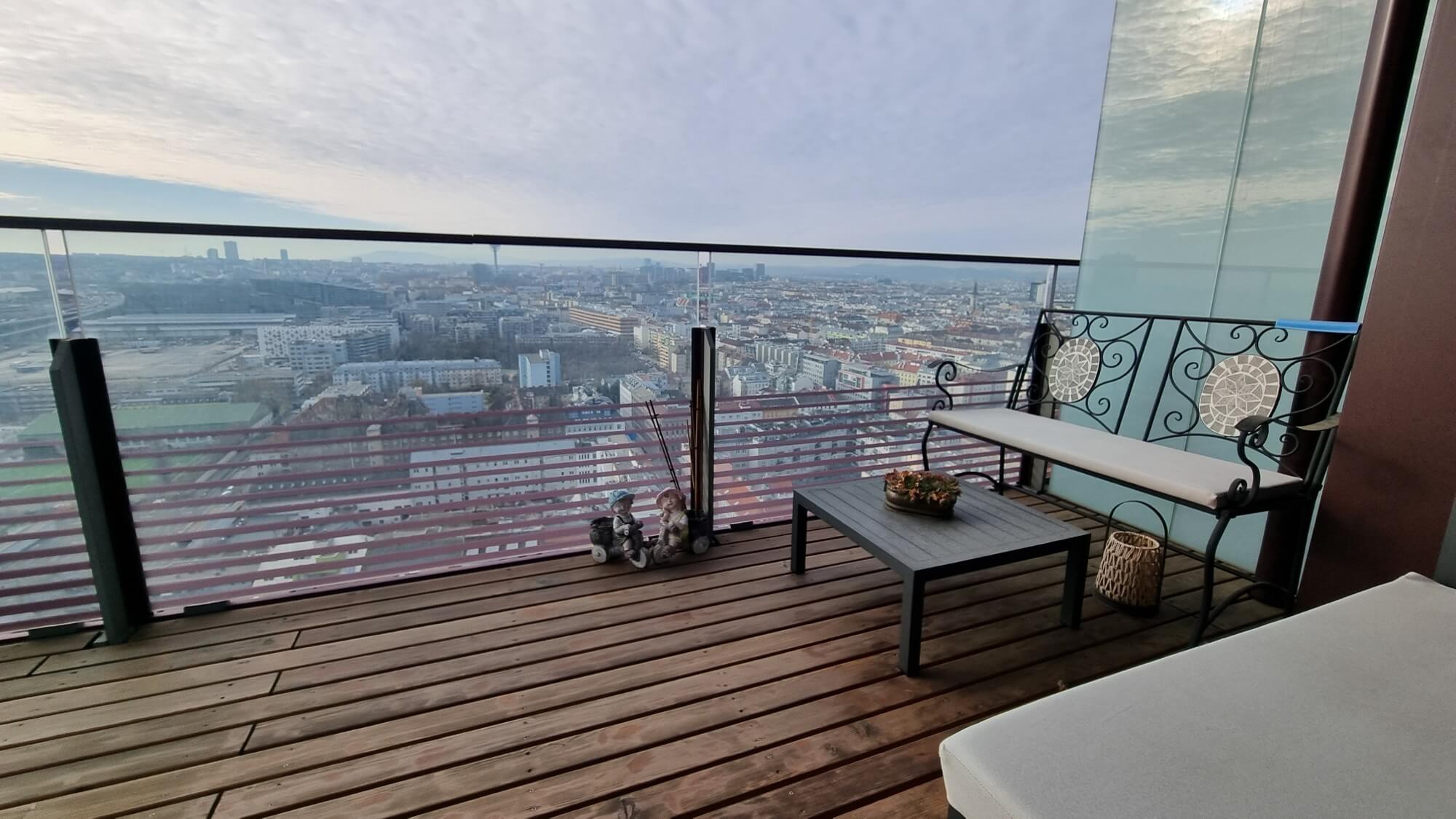 26. Stock - TrIIIple -  komplett möbliert, inklusive Garagenplatz  - zur Miete