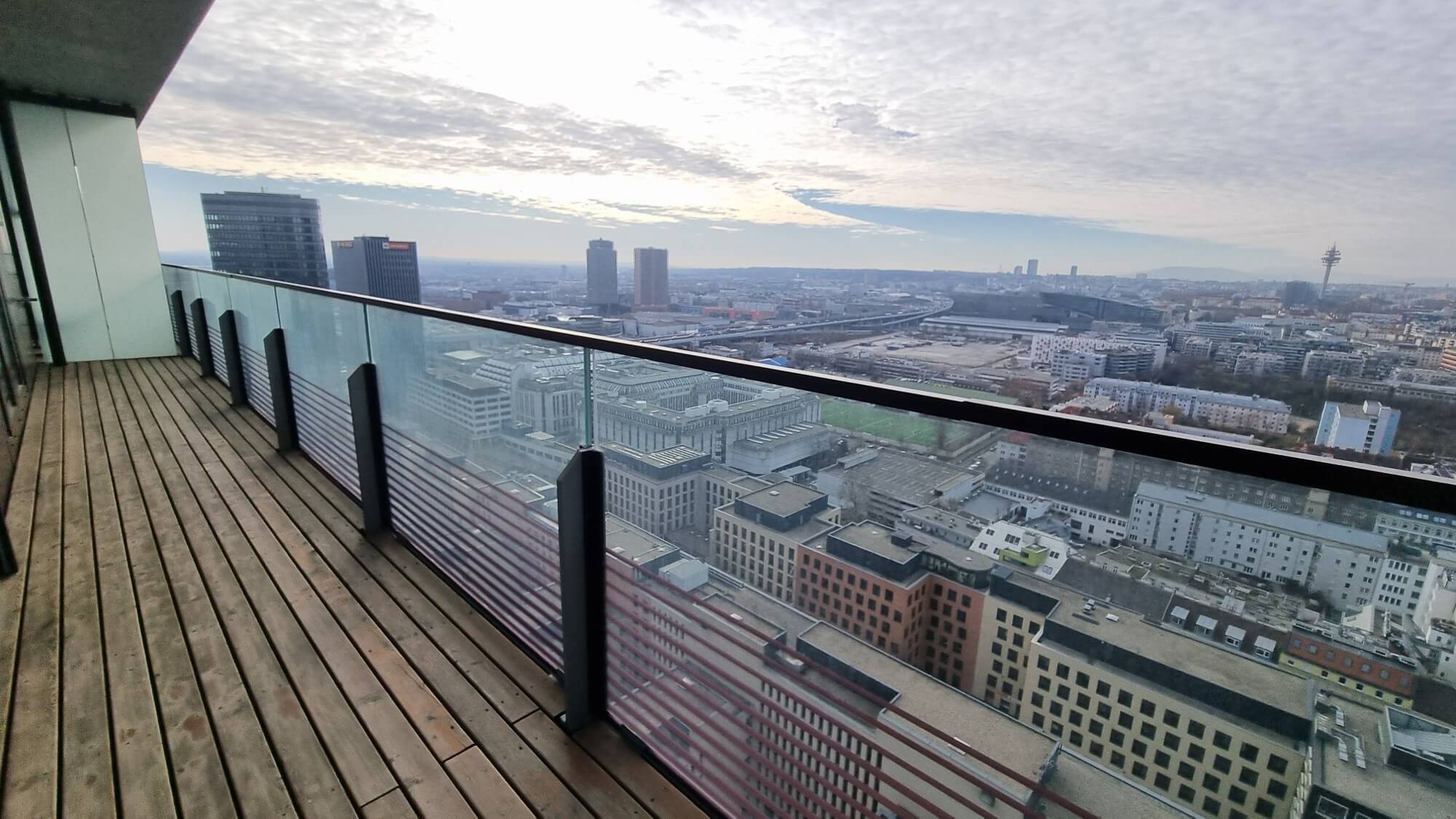 26. Stock - TrIIIple -  komplett möbliert, inklusive Garagenplatz  - zur Miete