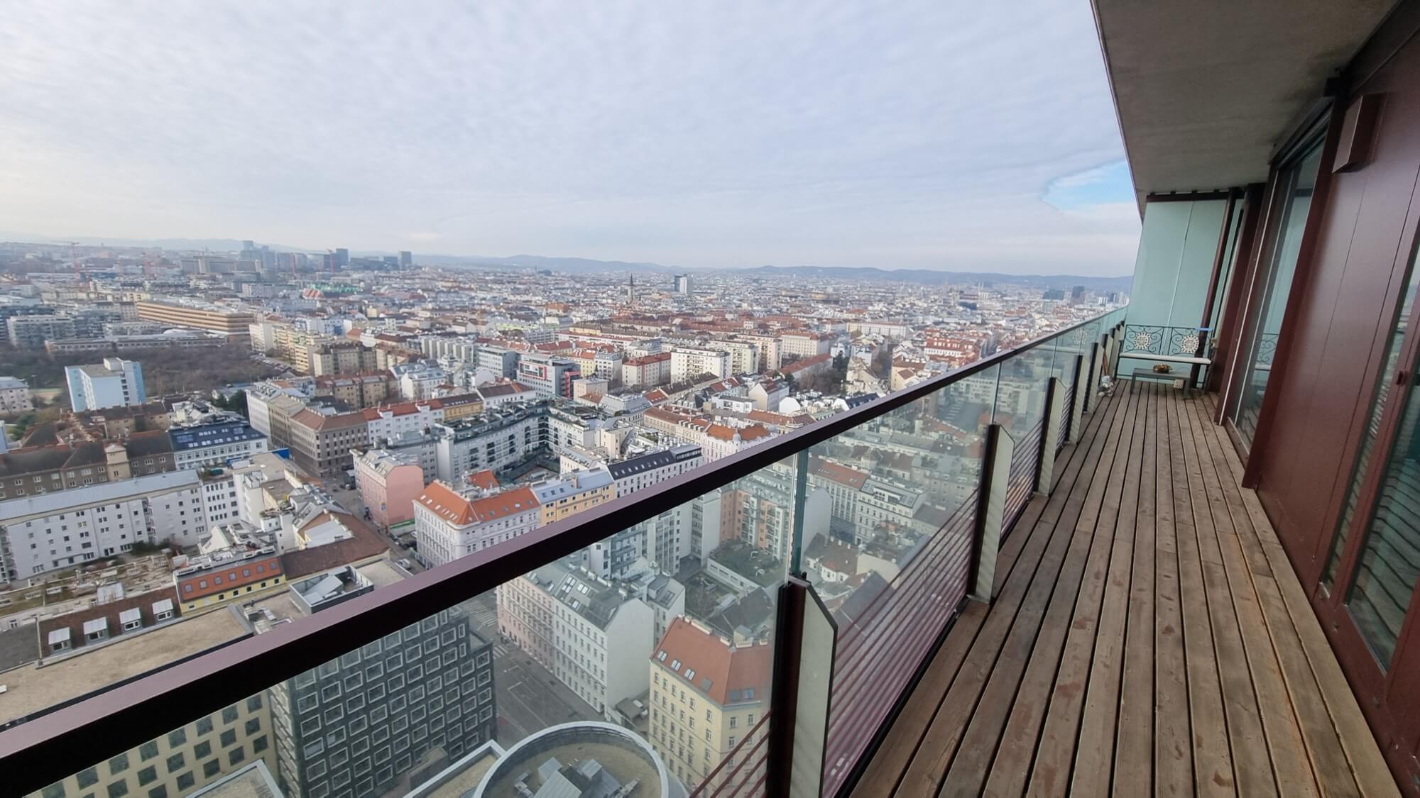 26. Stock - TrIIIple -  komplett möbliert, inklusive Garagenplatz  - zur Miete