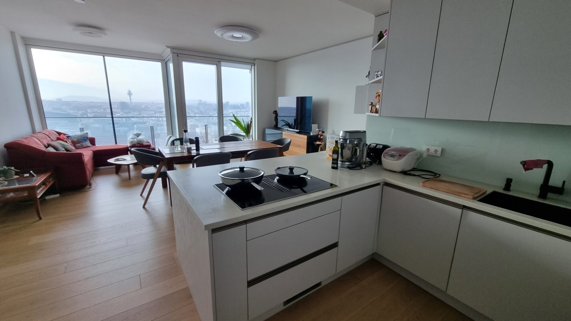 26. Stock - TrIIIple -  komplett möbliert, inklusive Garagenplatz  - zur Miete