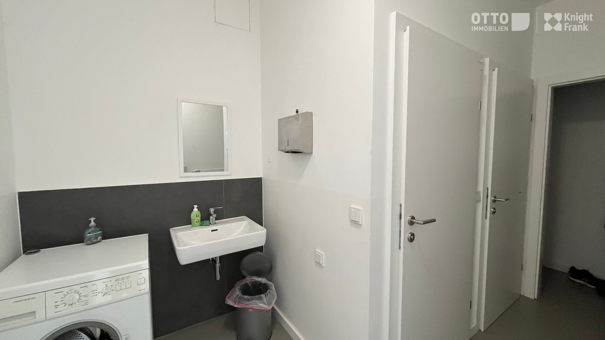 Ideally located office space in the 21st district