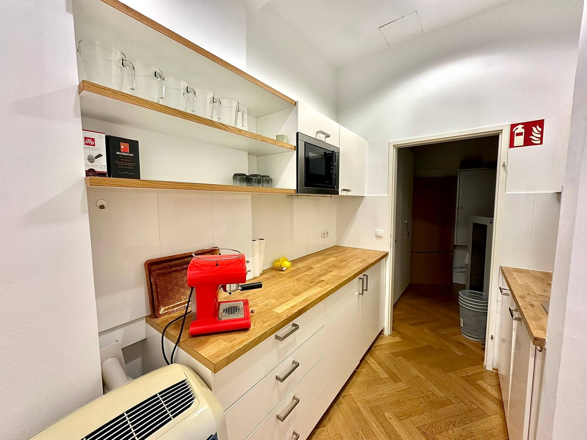 Light-flooded office in old building near Mariahilfer Straße