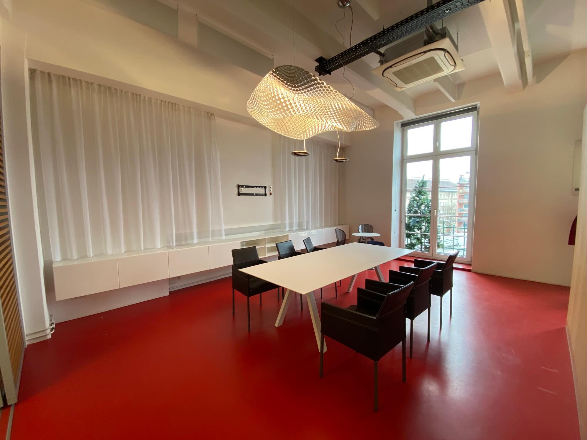 Loft-Büro in ehemaligem Fabriksgebäude