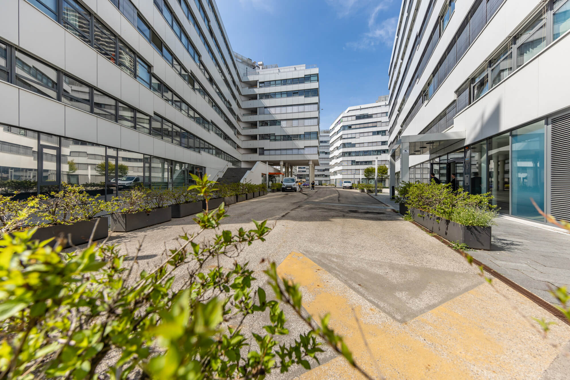 Modern office units in MARXIMUM