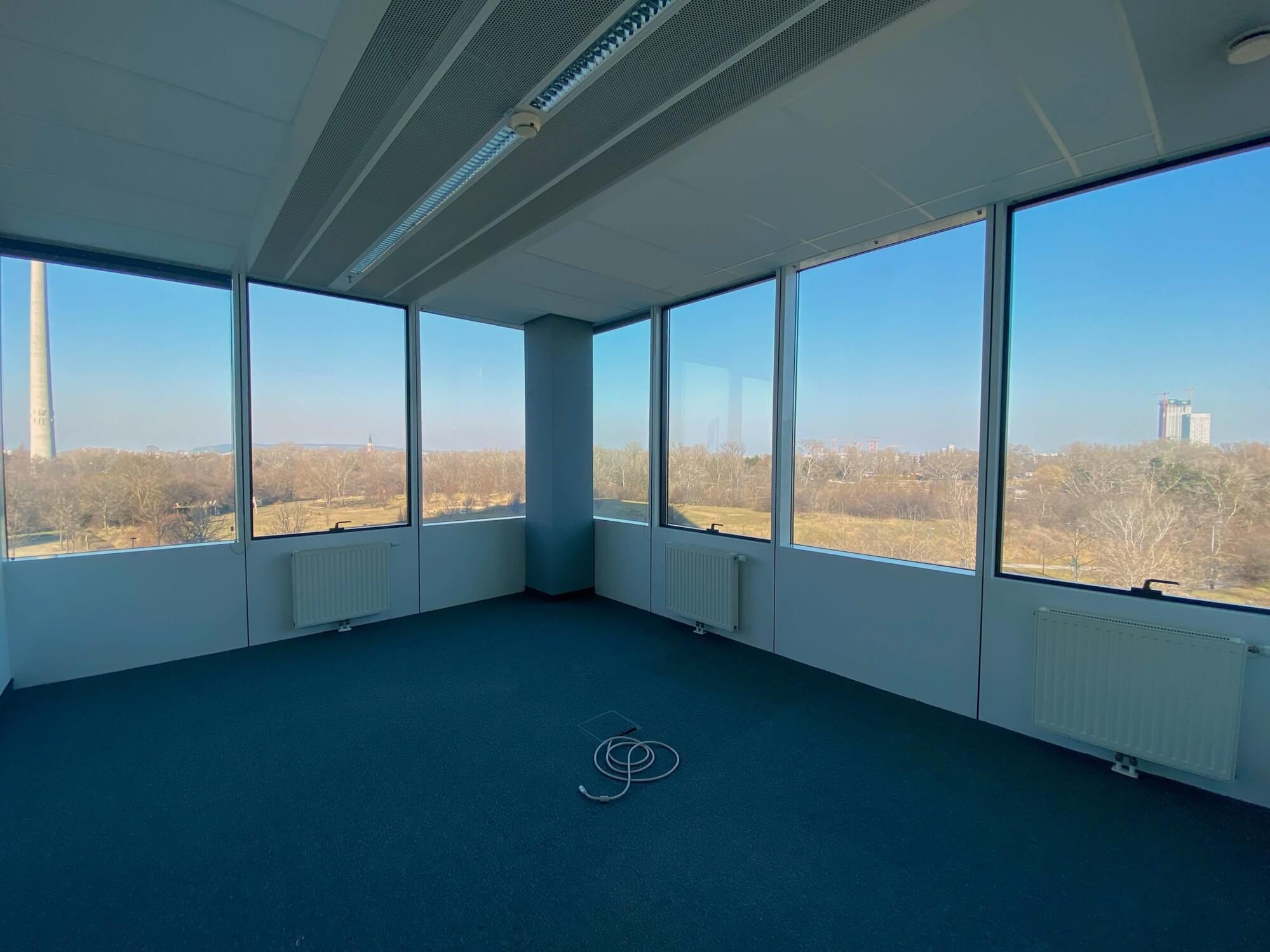 SATURN TOWER - modern, flexible, customized