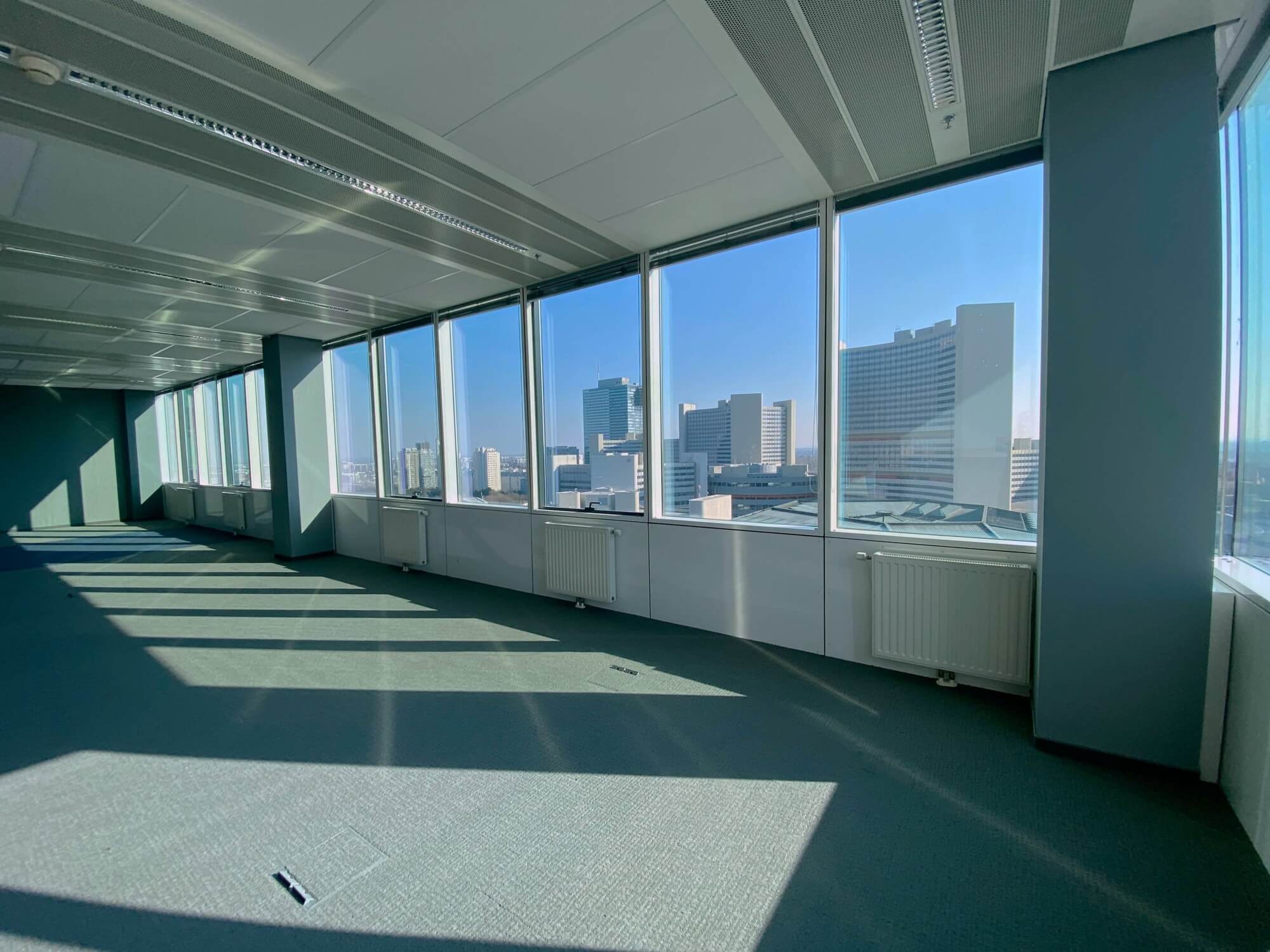 Moderne Büros mit Weitblick - SATURN TOWER