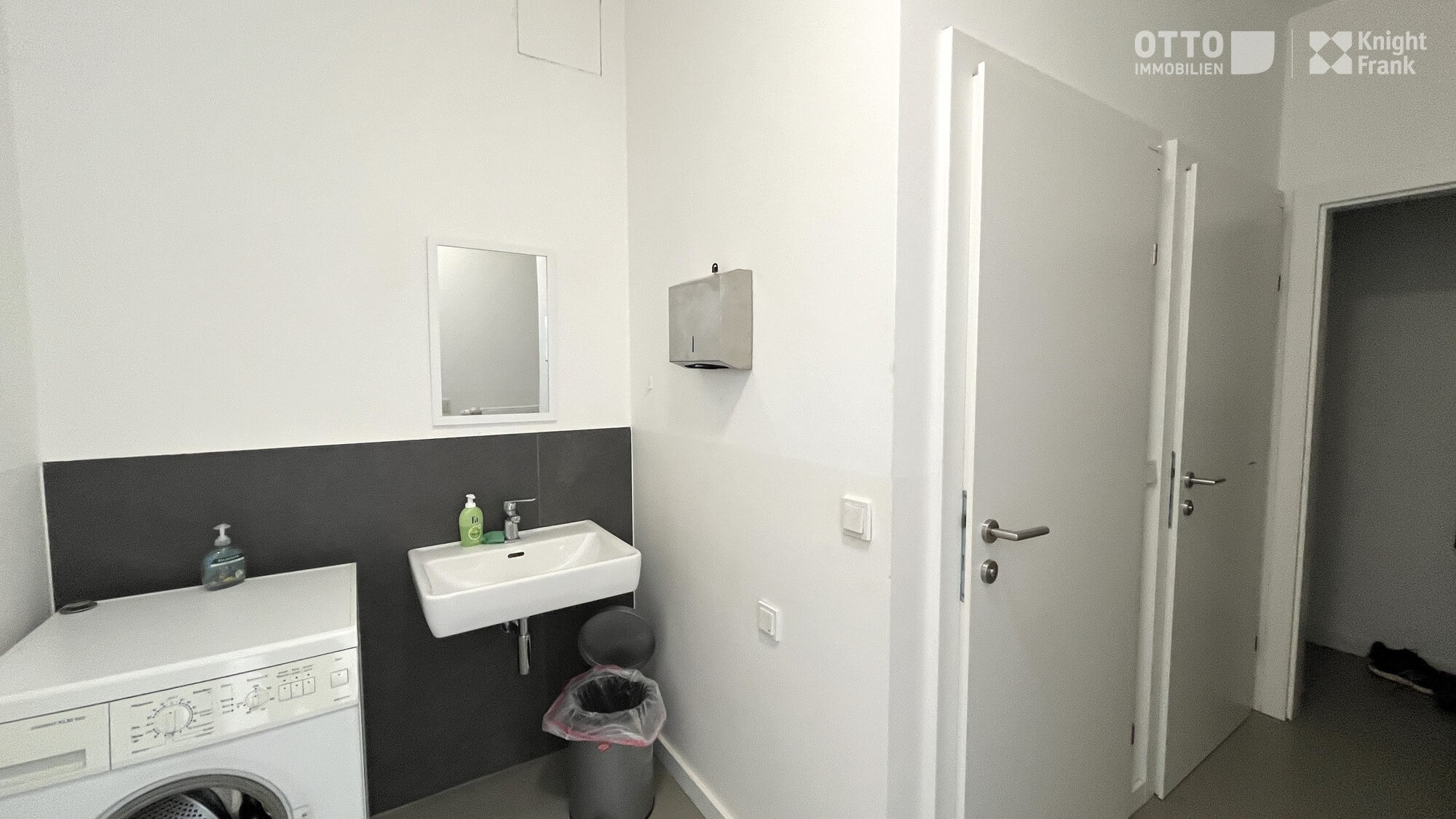 Optimal gelegene Betriebsobjekt mit Lager- und Bürofläche