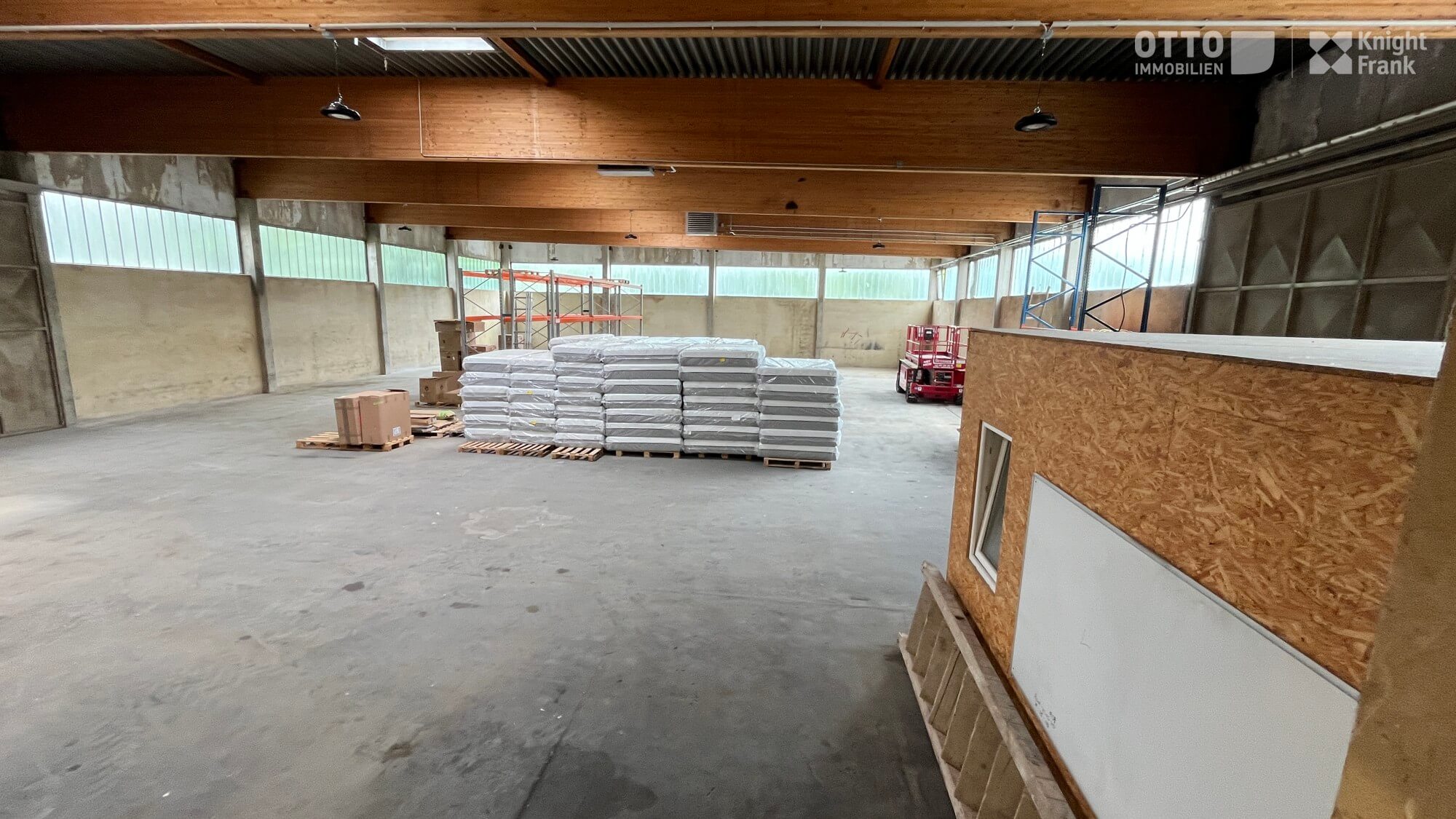 Ideally located business property with warehouse and office space