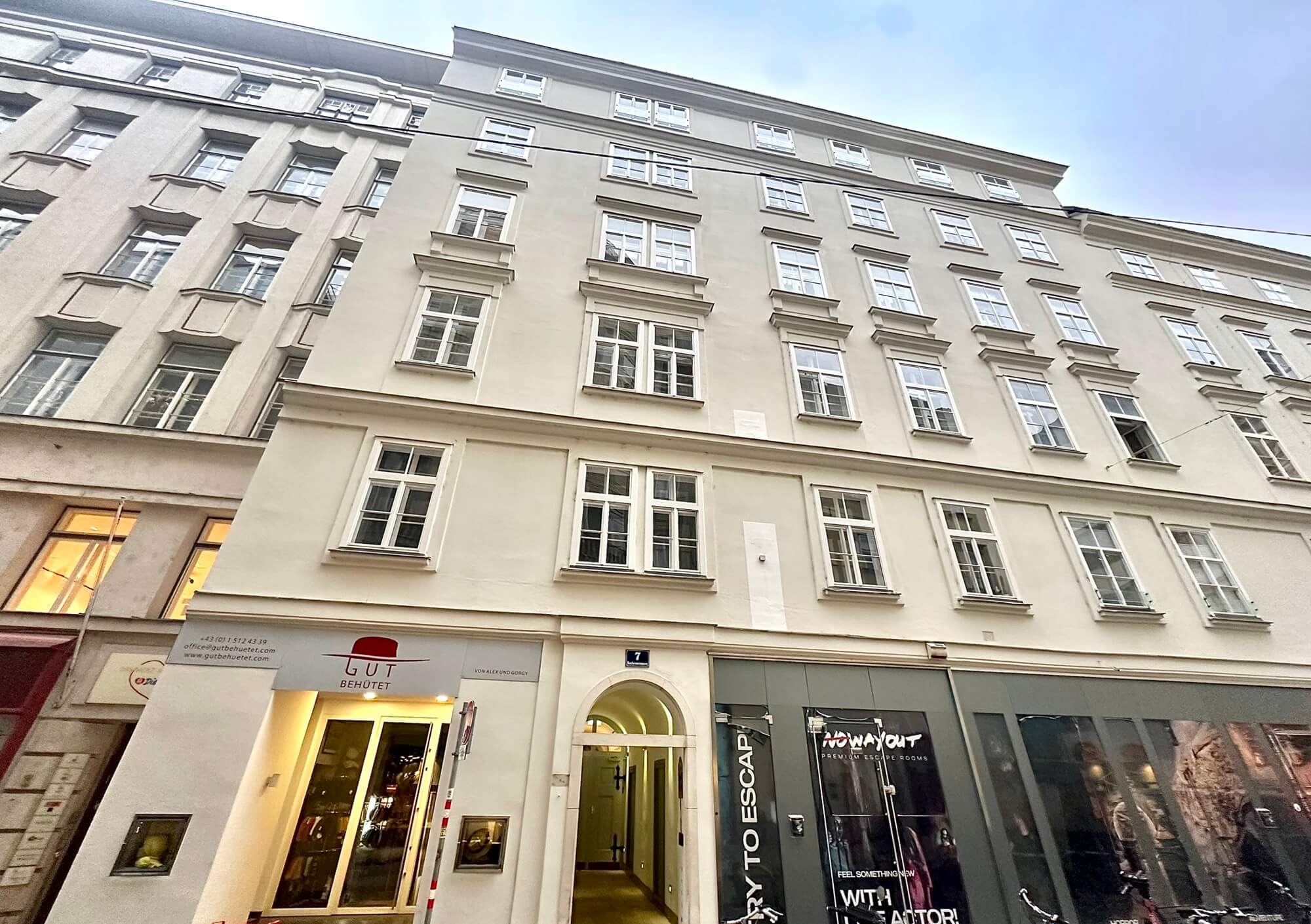 Old building office space in the heart of Vienna