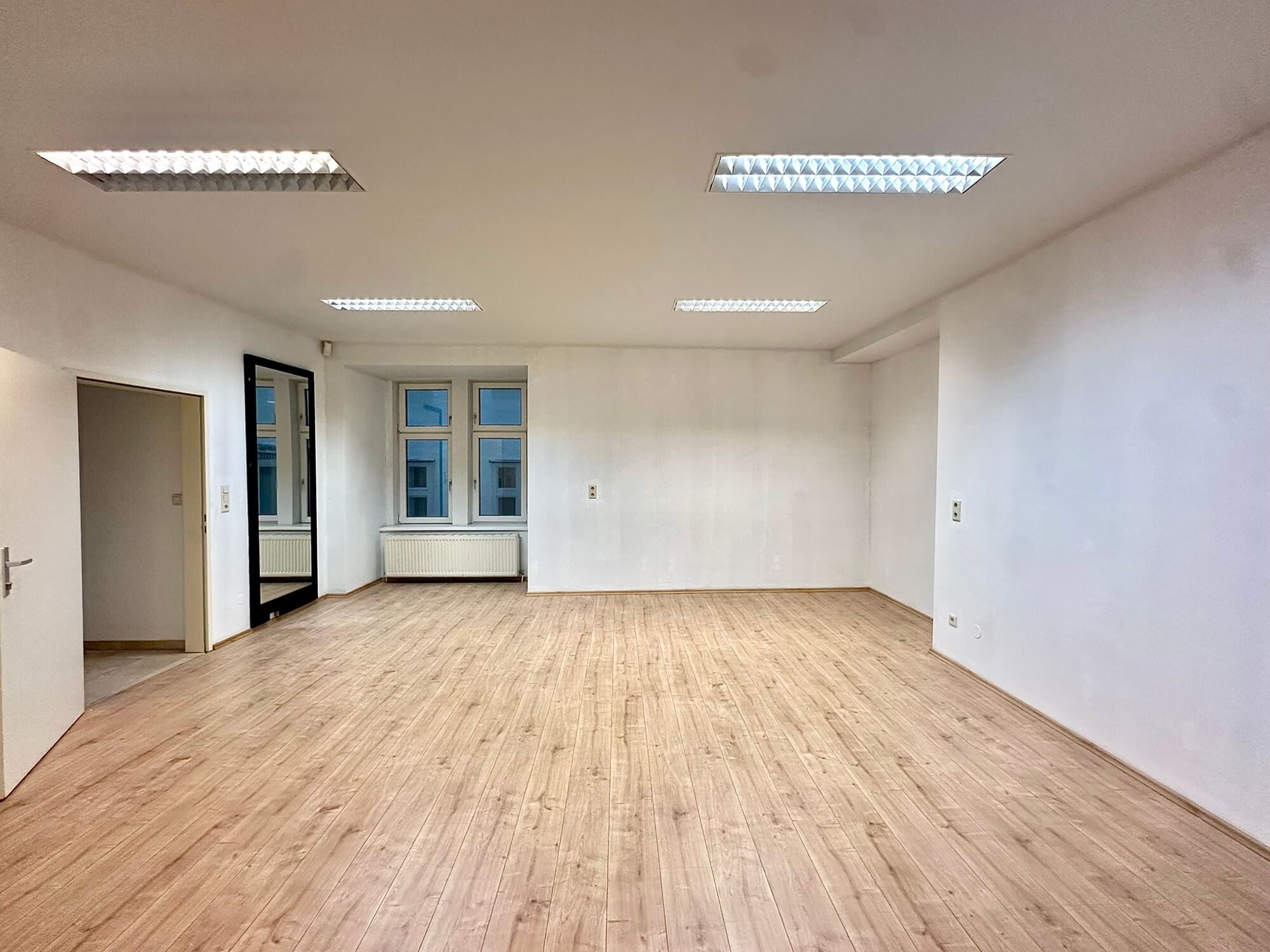 Old building office space in the heart of Vienna