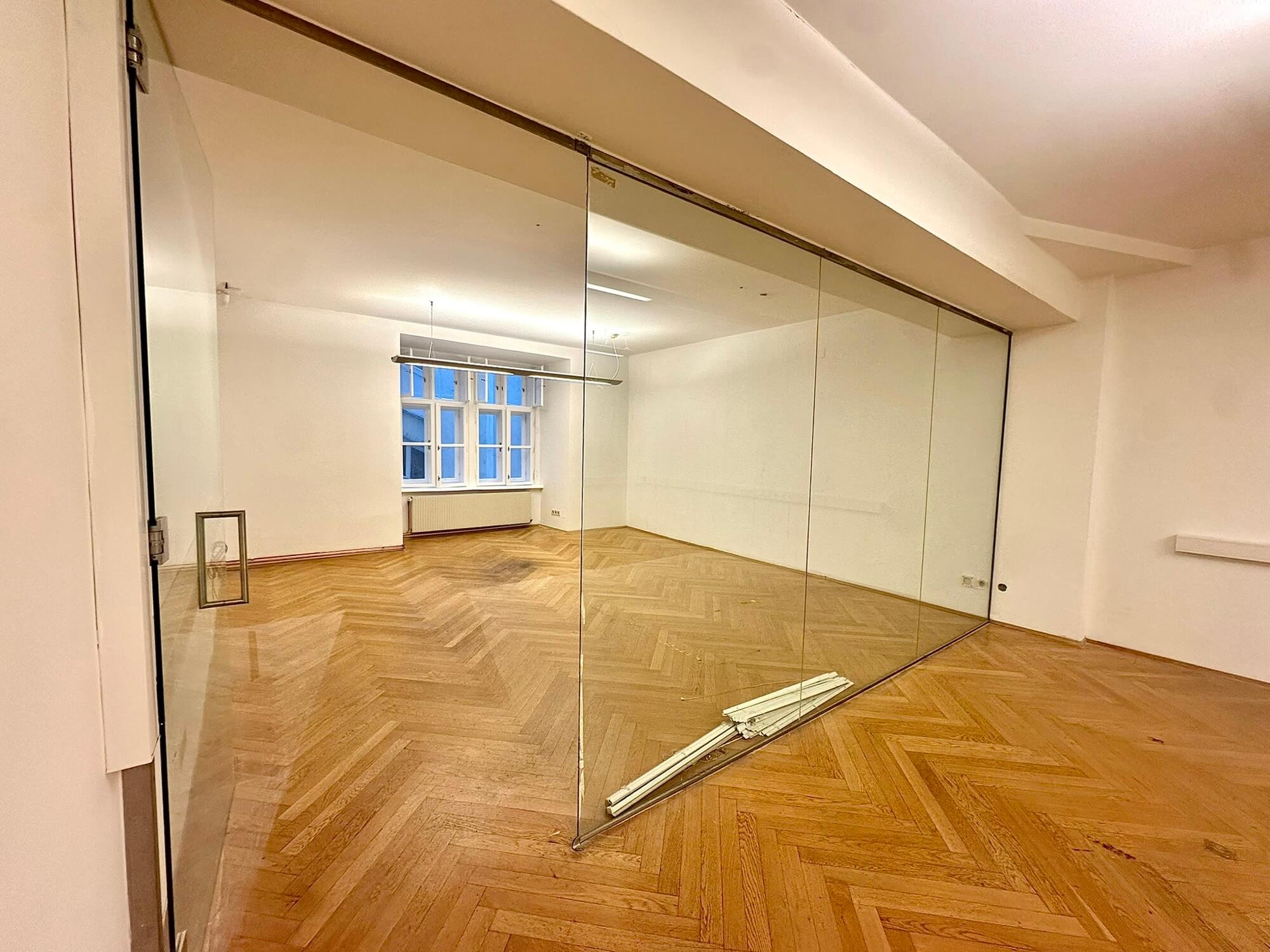 Old building office space in the heart of Vienna