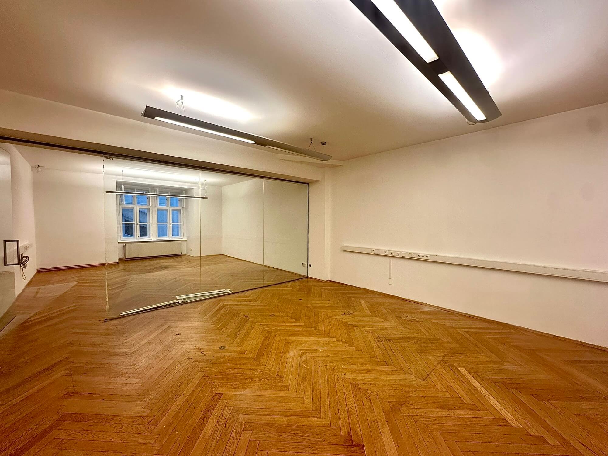 Old building office space in the heart of Vienna