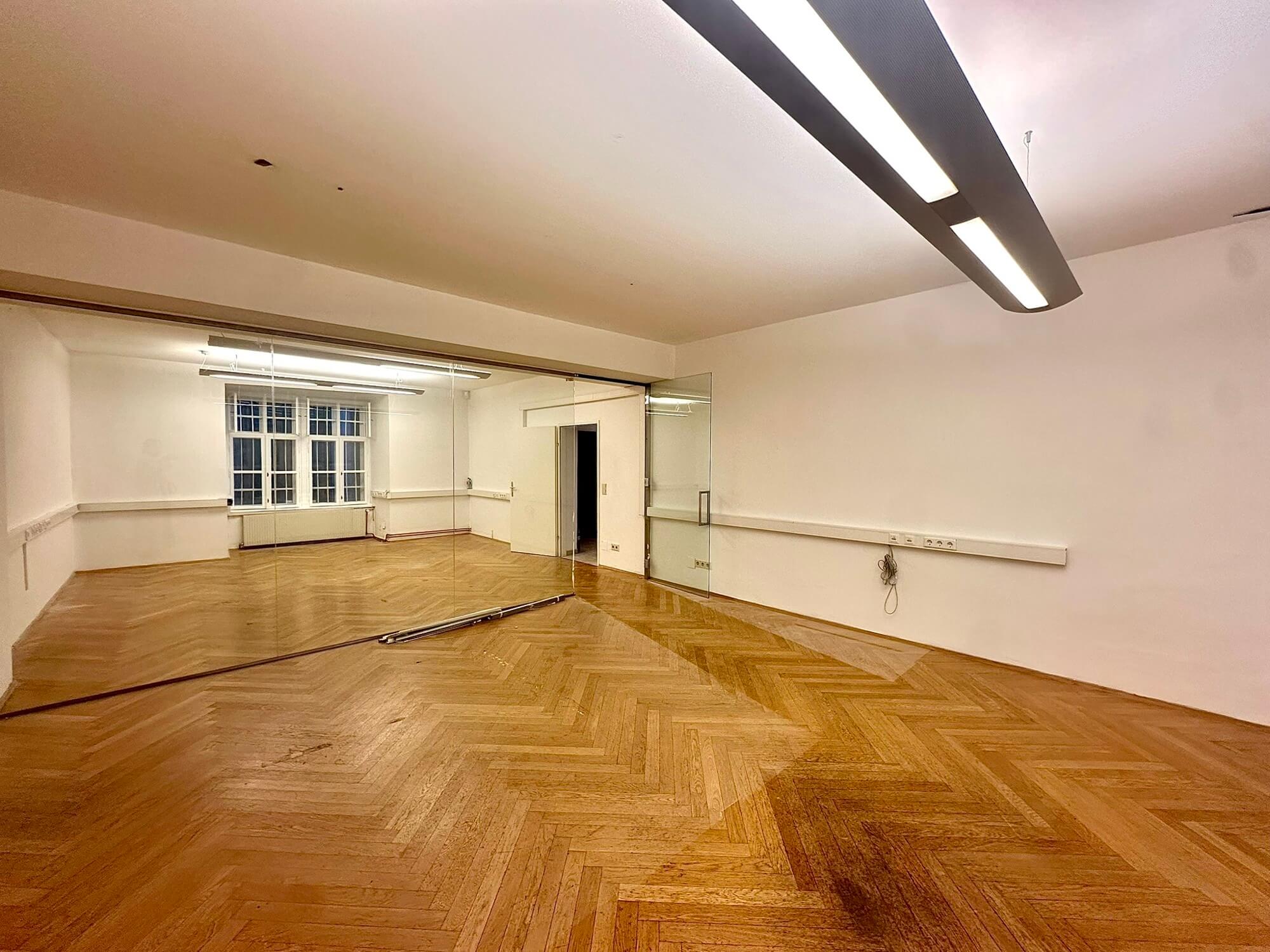 Old building office space in the heart of Vienna