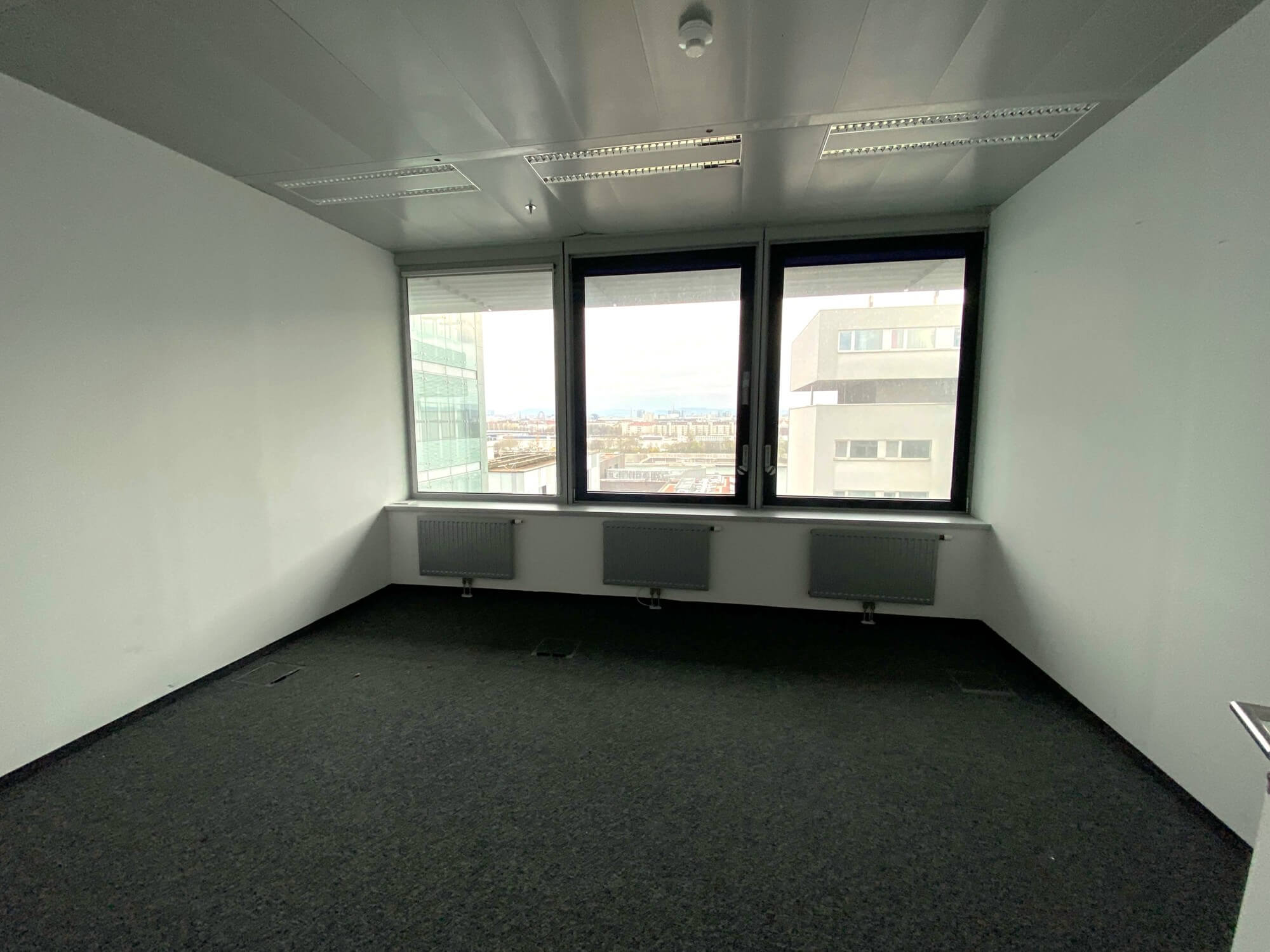 ARES TOWER Moderne Büros mit Weitblick!