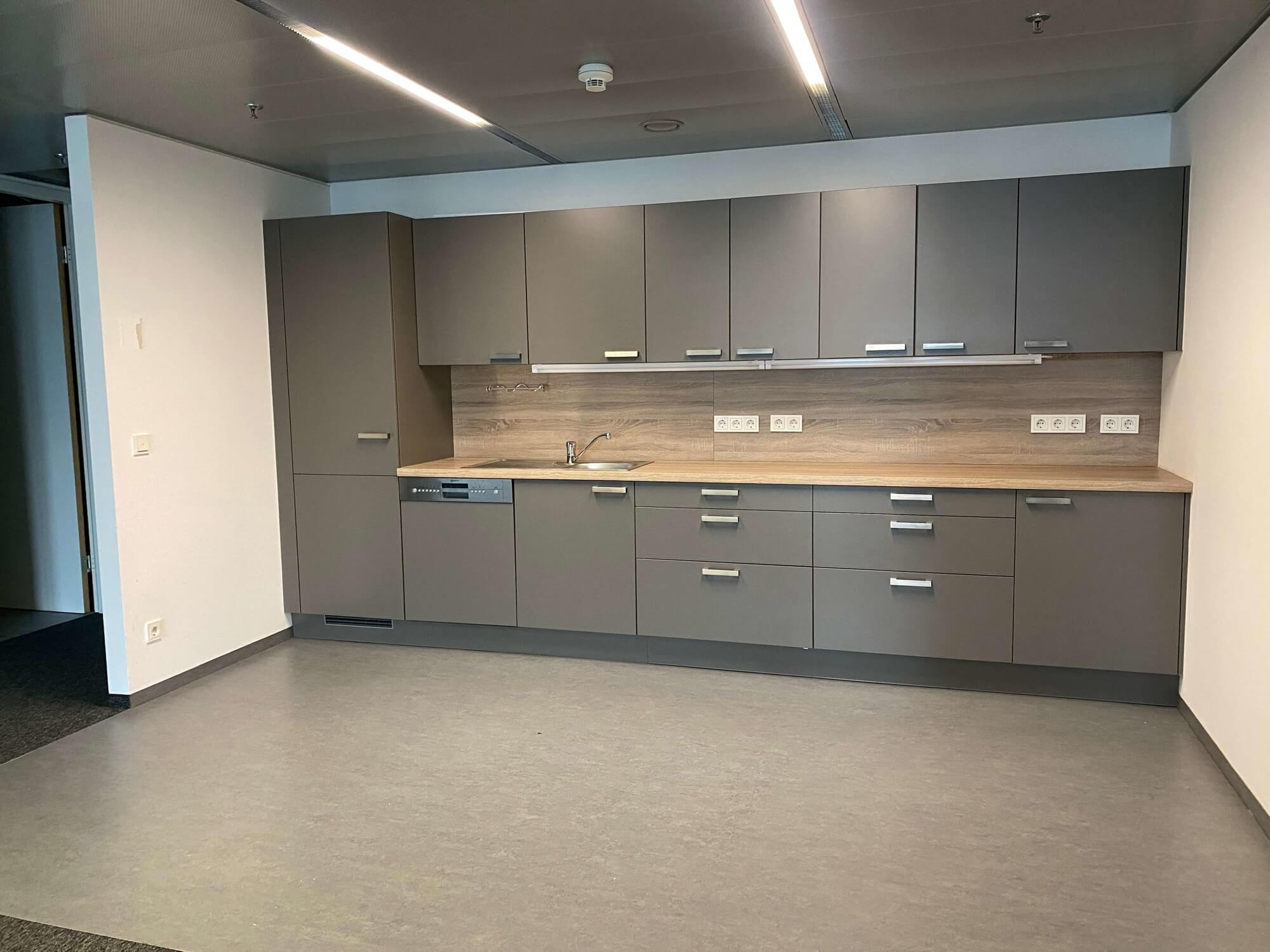 ARES TOWER Moderne Büros mit Weitblick!