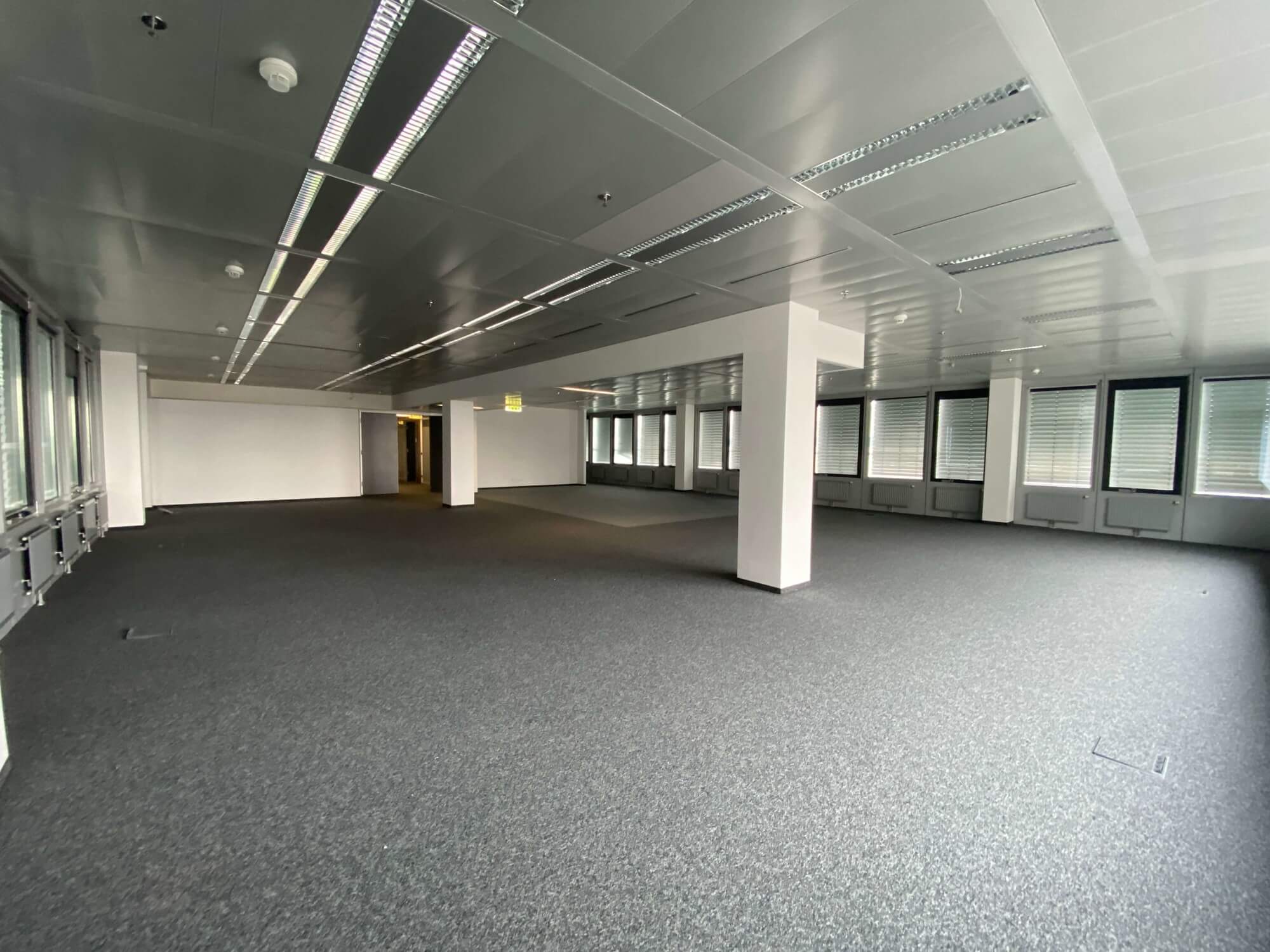 ARES TOWER Moderne Büros mit Weitblick!