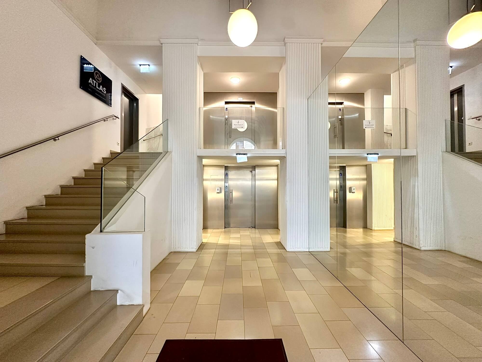 Prestigious old building office near the Museumsquartier