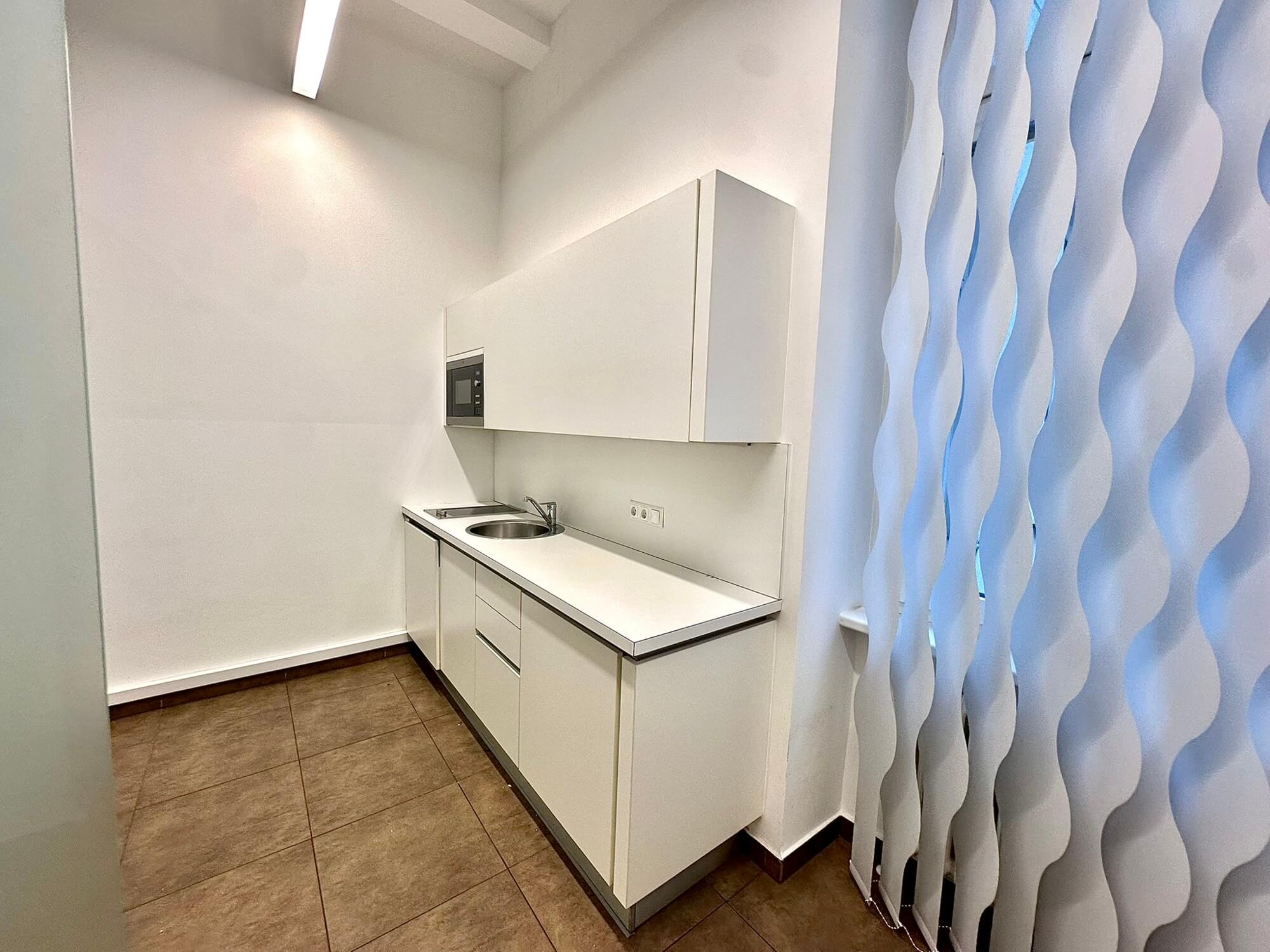 Prestigious old building office near the Museumsquartier