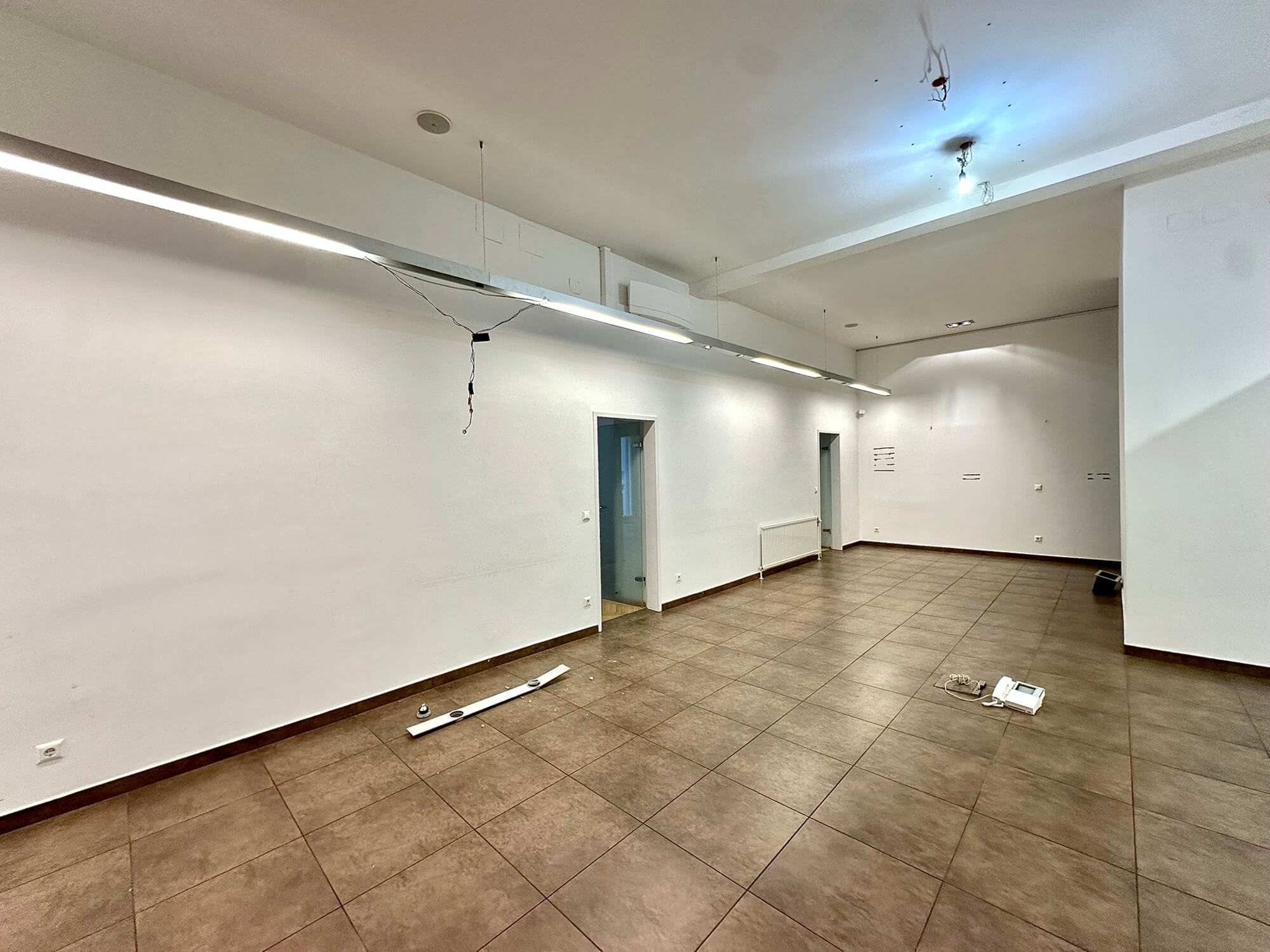 Prestigious old building office near the Museumsquartier