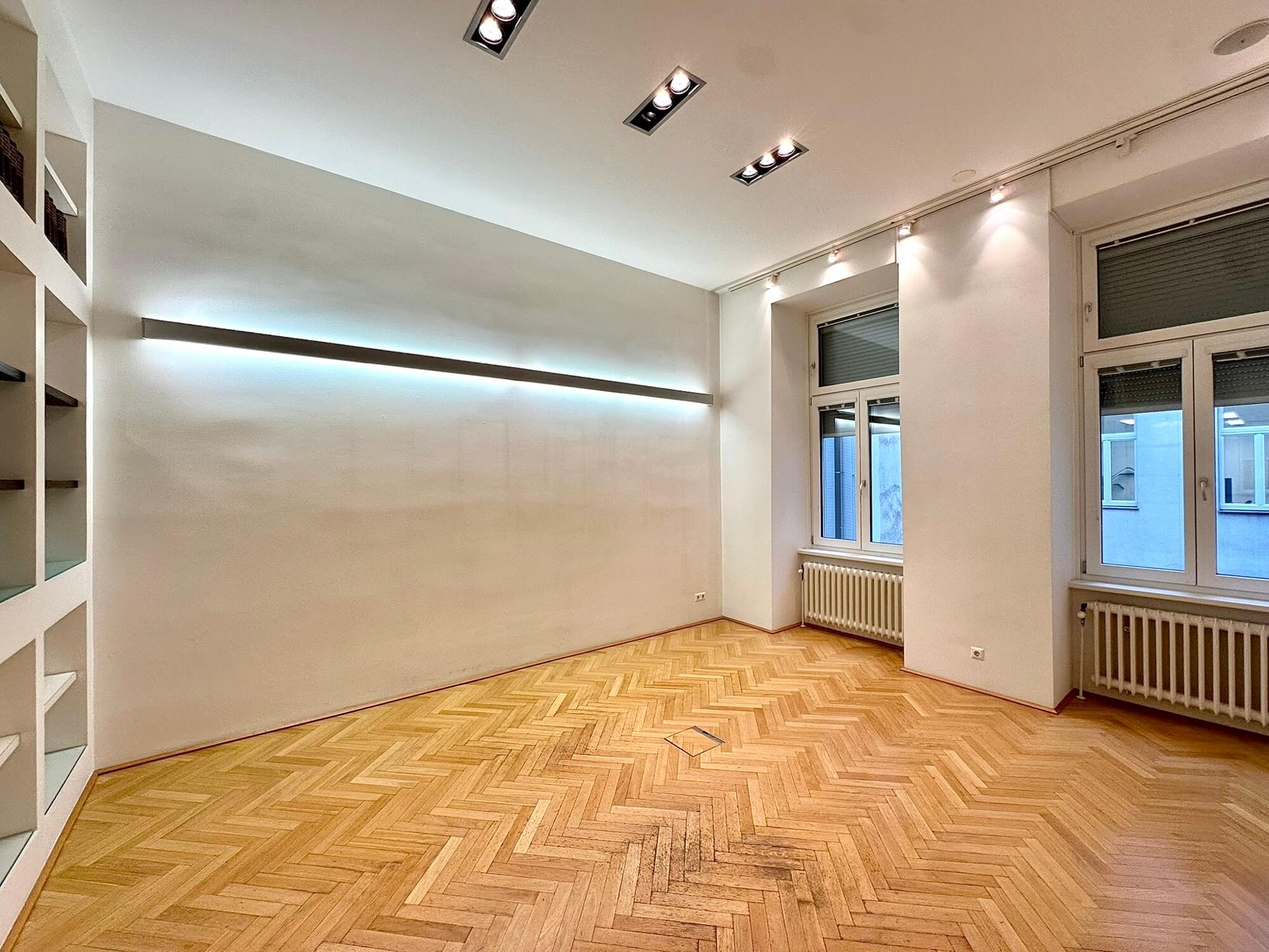 Prestigious old building office near the Museumsquartier