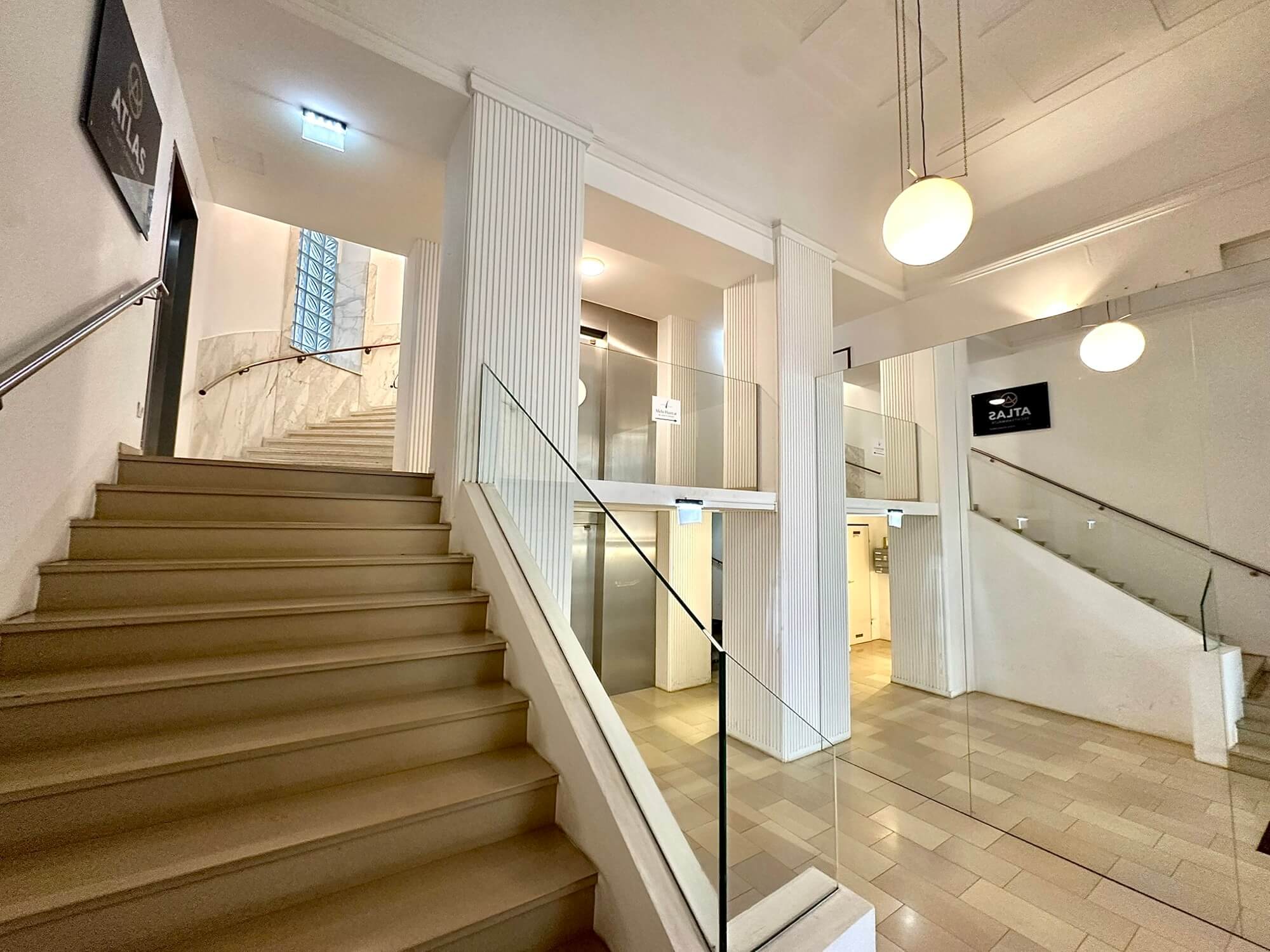 Prestigious old building office near the Museumsquartier