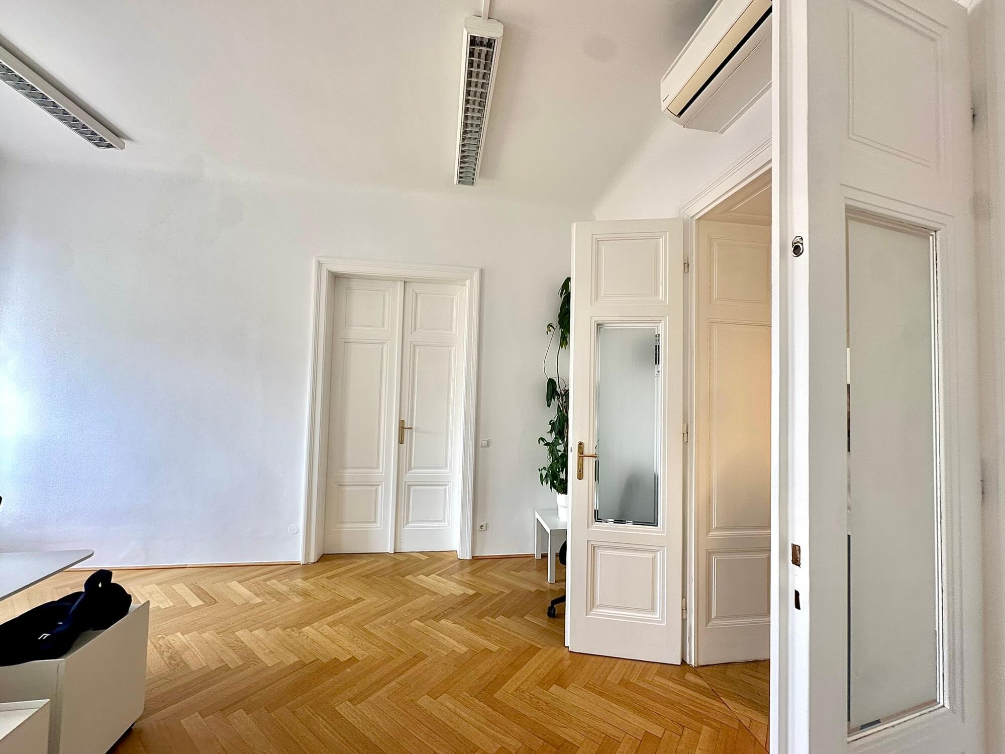Light-flooded office in old building near Mariahilfer Straße