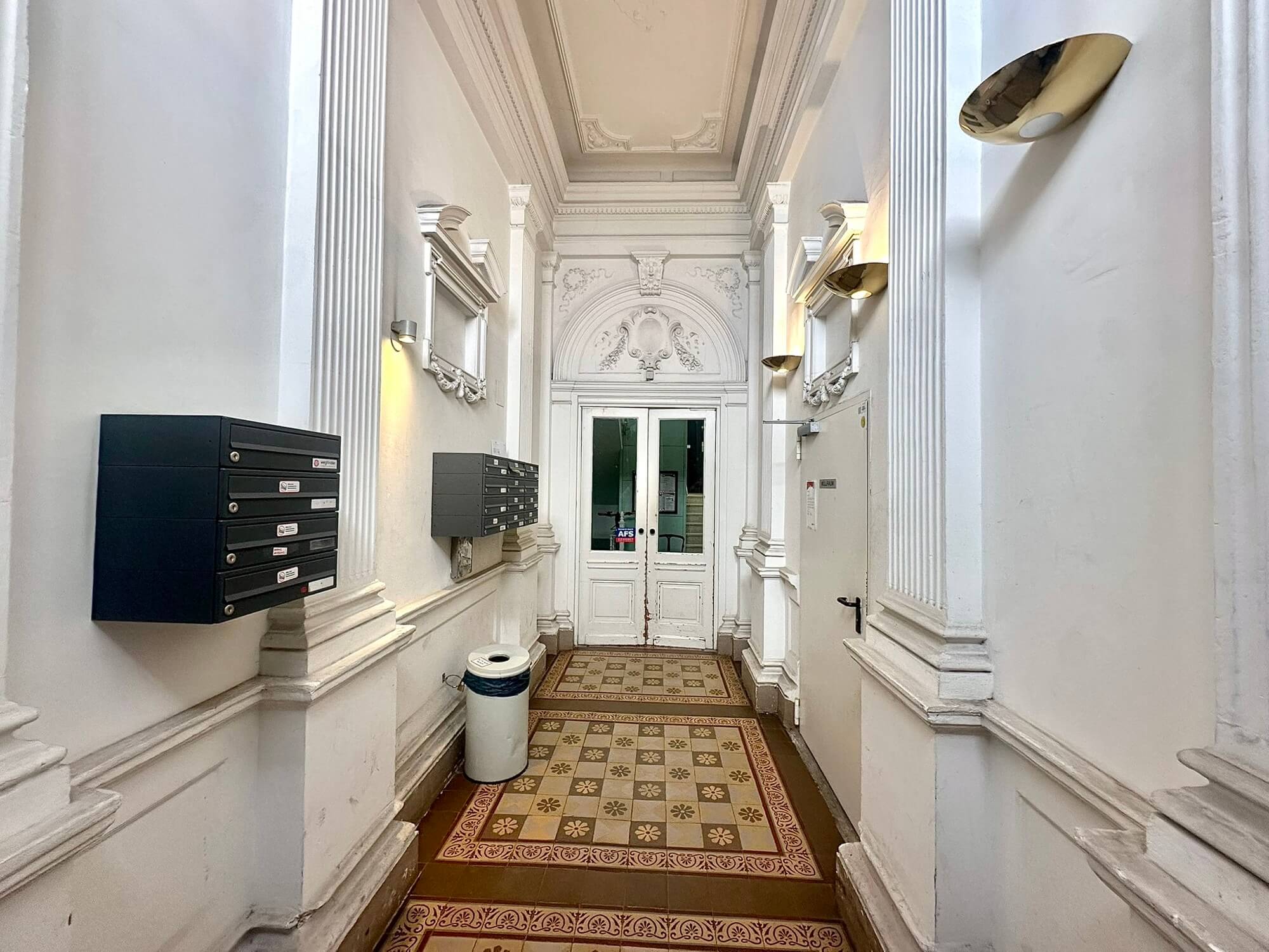 5 minutes from Hauptbahnhof