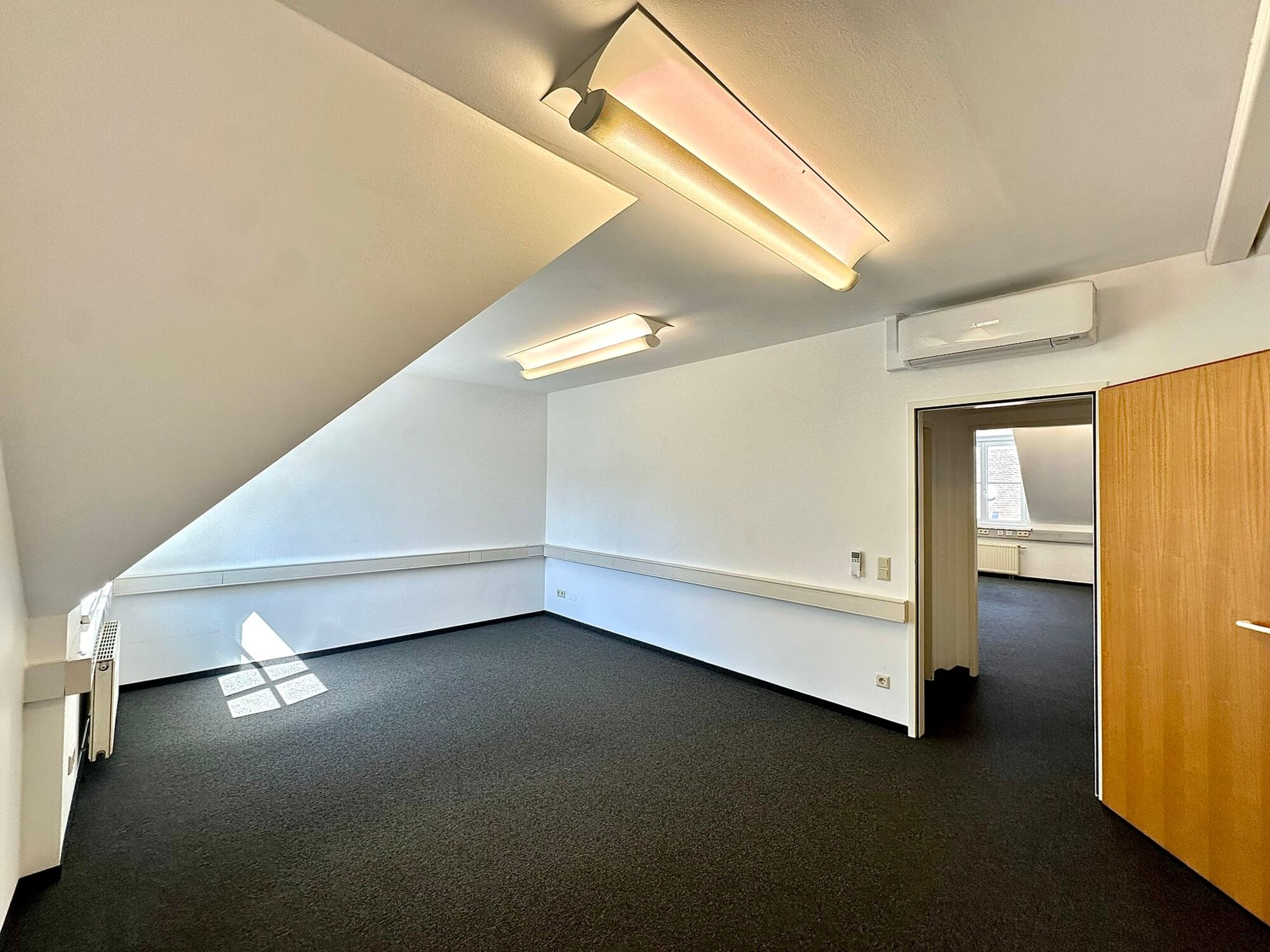 5 minutes from Hauptbahnhof