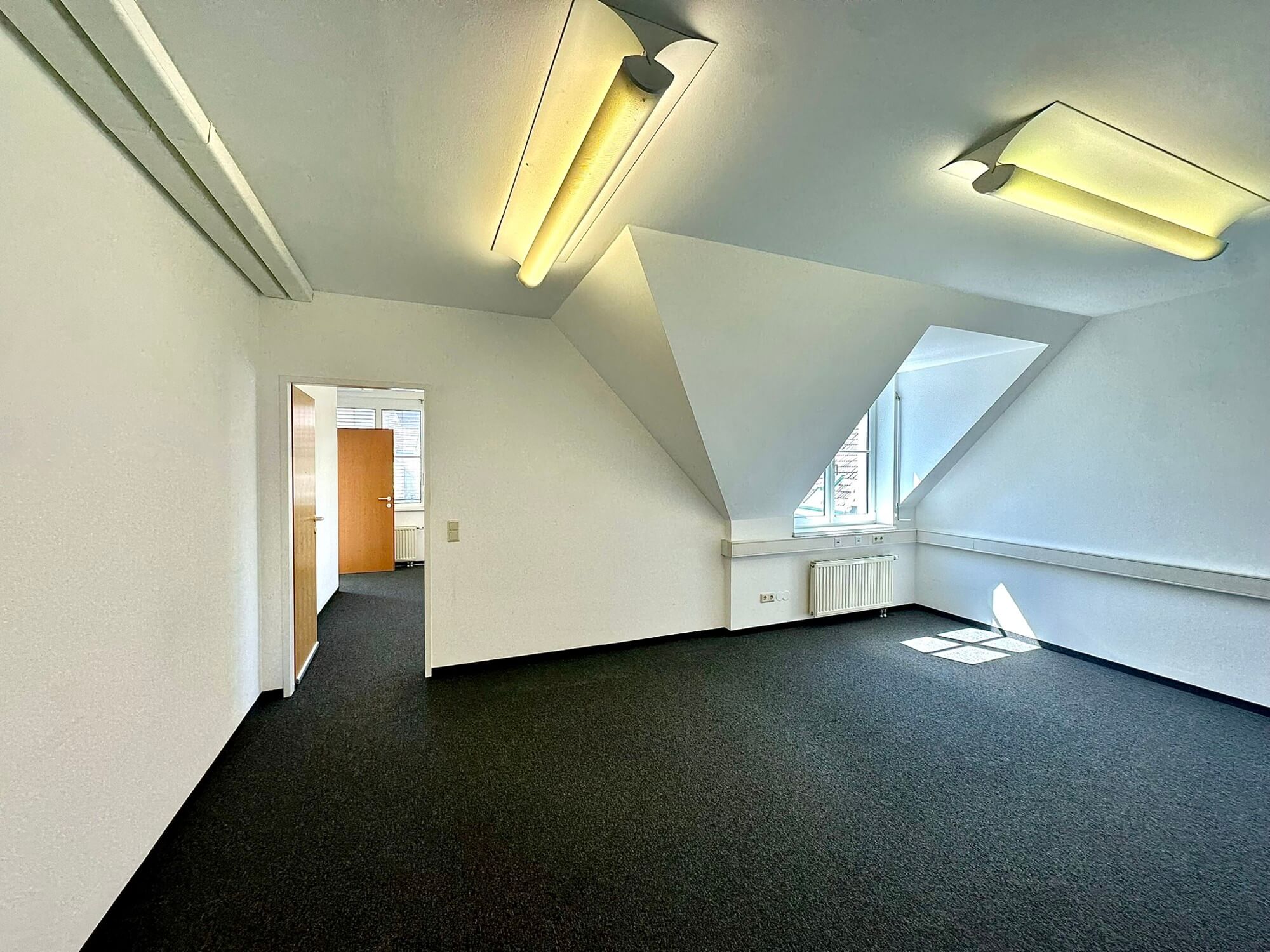 5 minutes from Hauptbahnhof