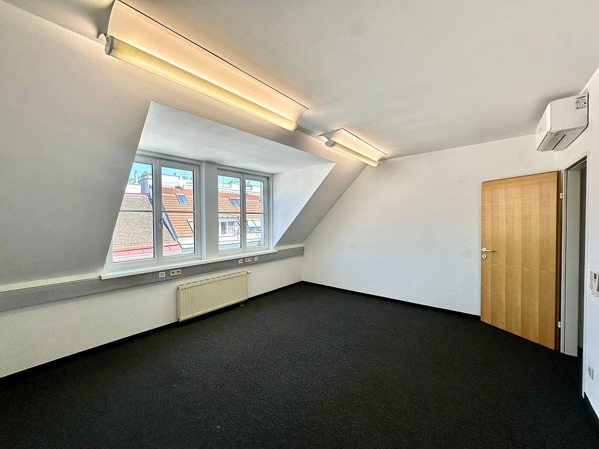 5 minutes from Hauptbahnhof