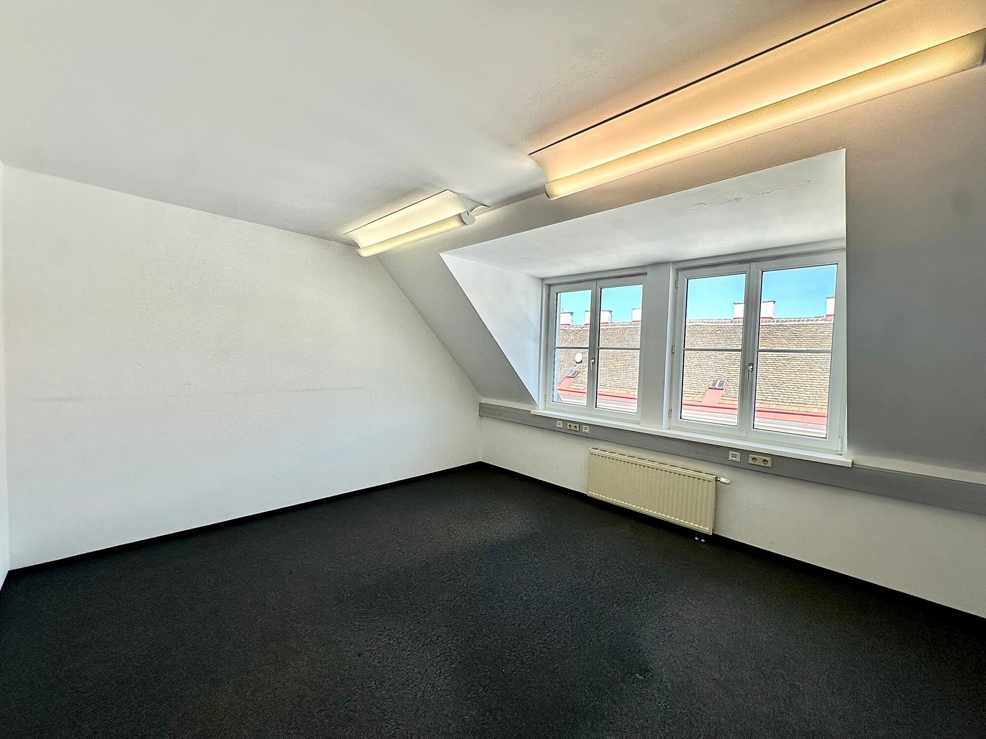 5 minutes from Hauptbahnhof