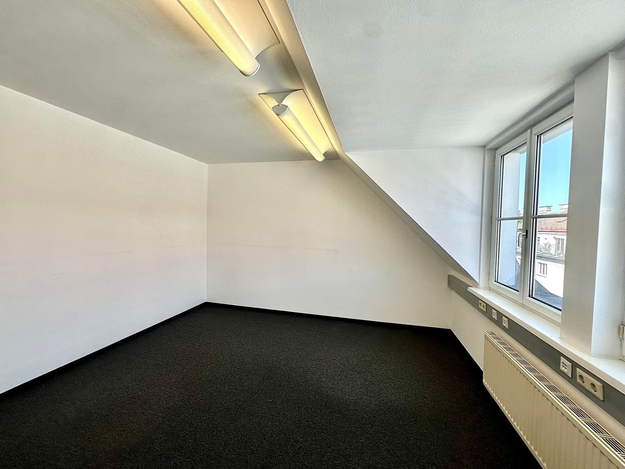 5 minutes from Hauptbahnhof