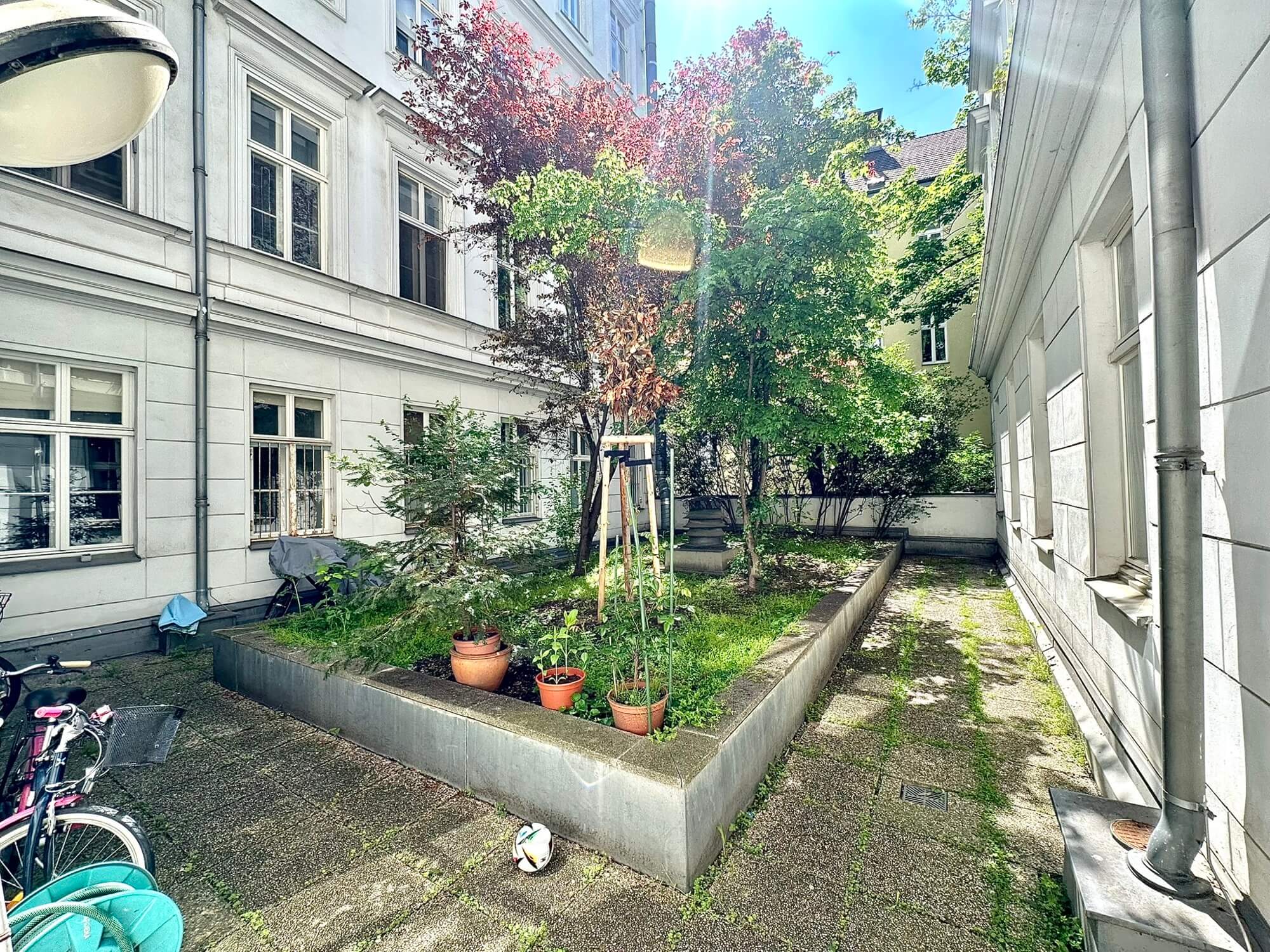 5 minutes from Hauptbahnhof