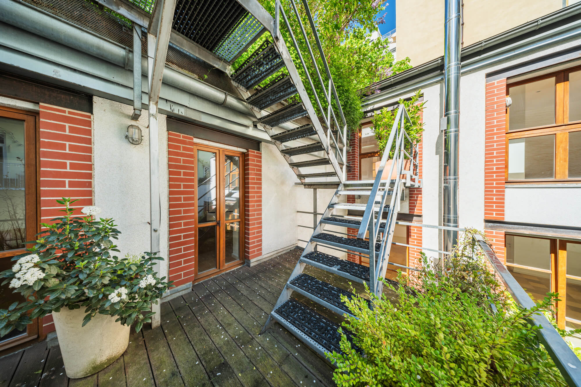 Mitten im Neunten - Loft mit Garten und Terrasse