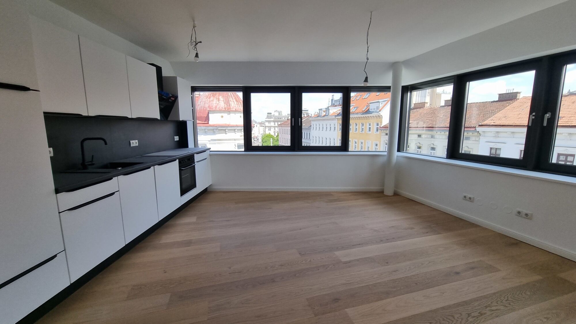Dachgeschoß Wohnung -  3 Zimmer, Nähe Friedensbrücke