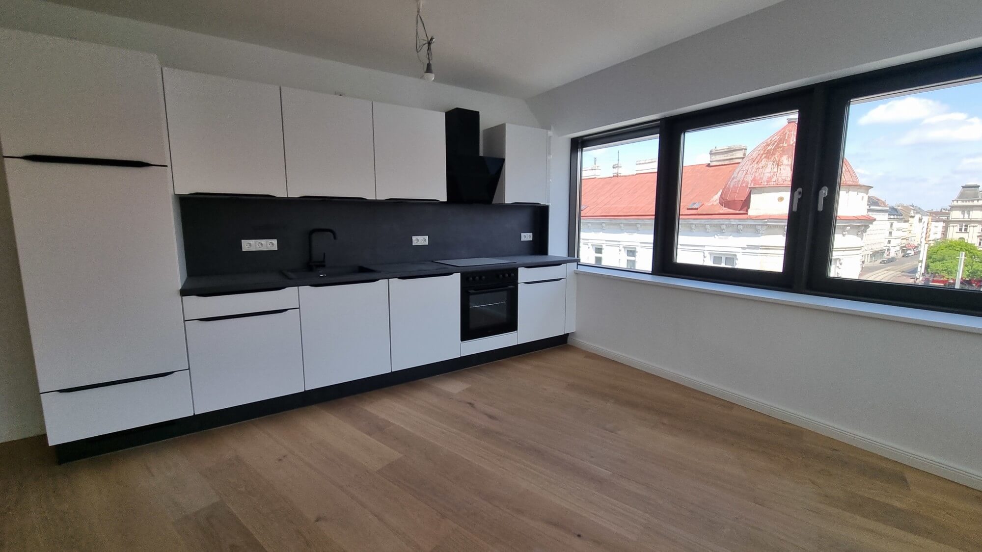 Dachgeschoß Wohnung -  3 Zimmer, Nähe Friedensbrücke