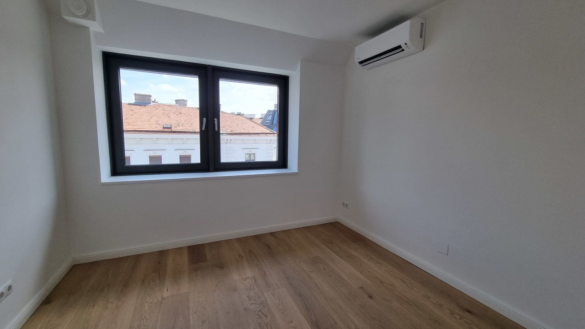 Dachgeschoß Wohnung -  3 Zimmer, Nähe Friedensbrücke