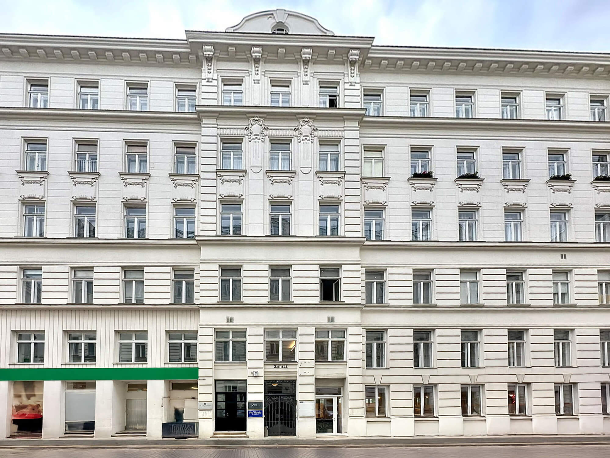 Arbeiten mit Stil – Großzügiges Altbaubüro in gefragter Citylage